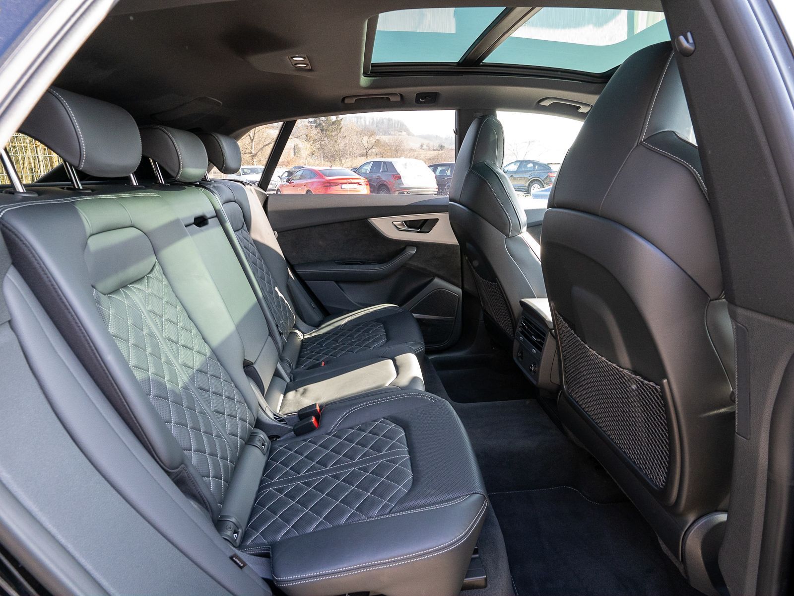 Fahrzeugabbildung Audi SQ8 4.0TFSI tiptronic Navi Matrix StandHz Pano