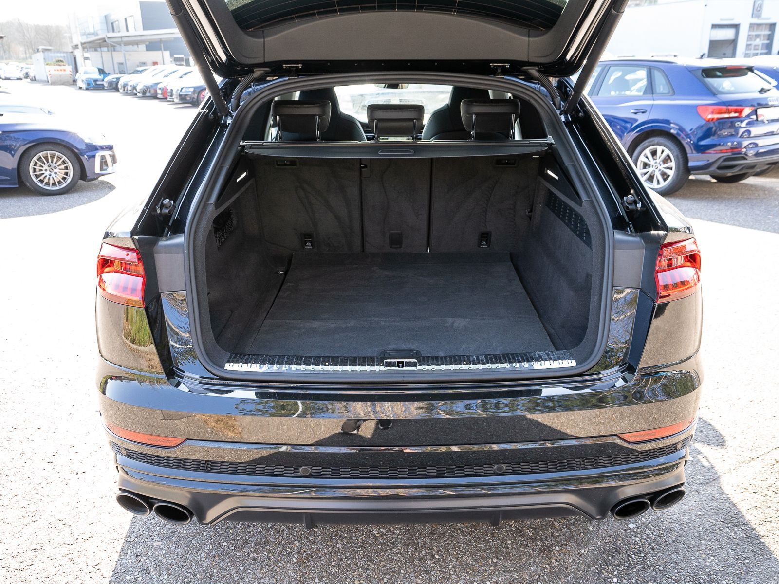 Fahrzeugabbildung Audi SQ8 4.0TFSI tiptronic Navi Matrix StandHz Pano