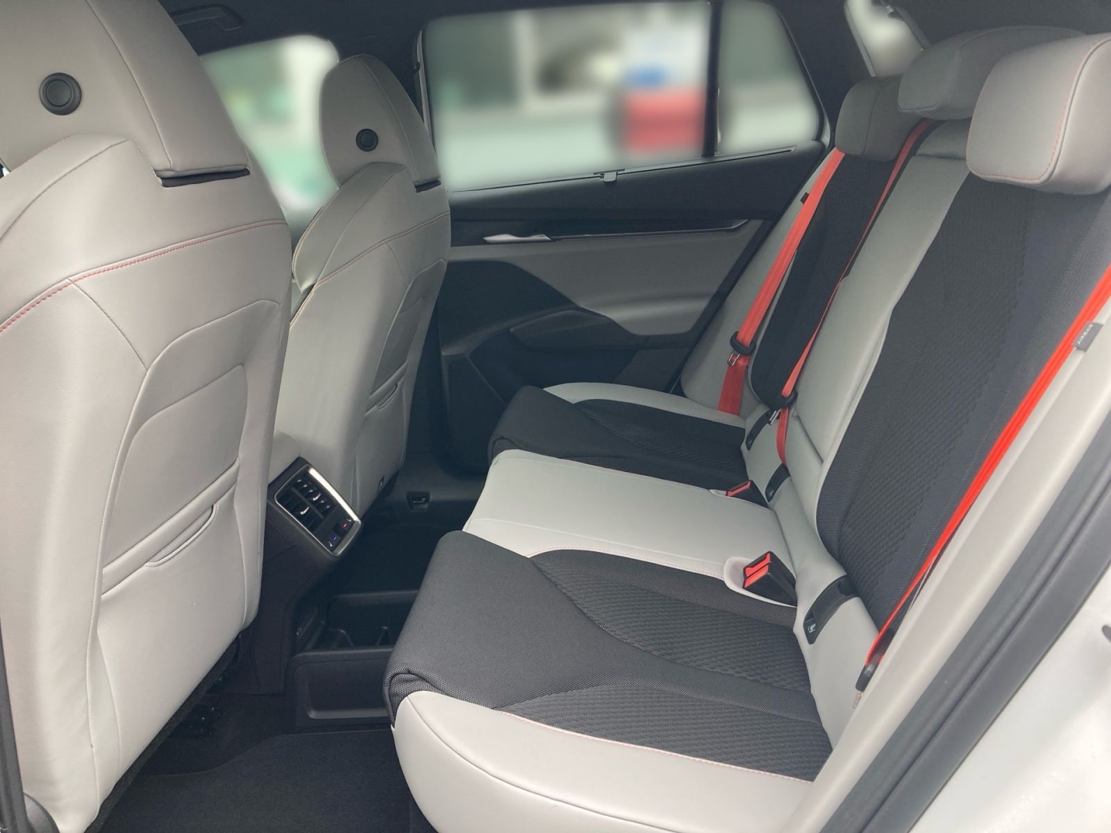 Fahrzeugabbildung SKODA Elroq First Edition 82 kWh 285PS ACC 360° AHK