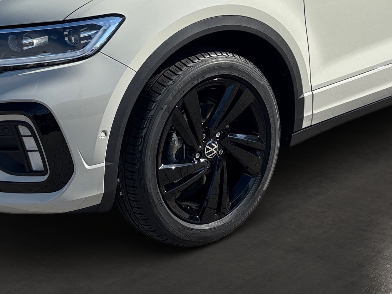 Fahrzeugabbildung Volkswagen T-Roc Cabriolet R-Line 1.5 l TSI 150 PS DSG EDIT