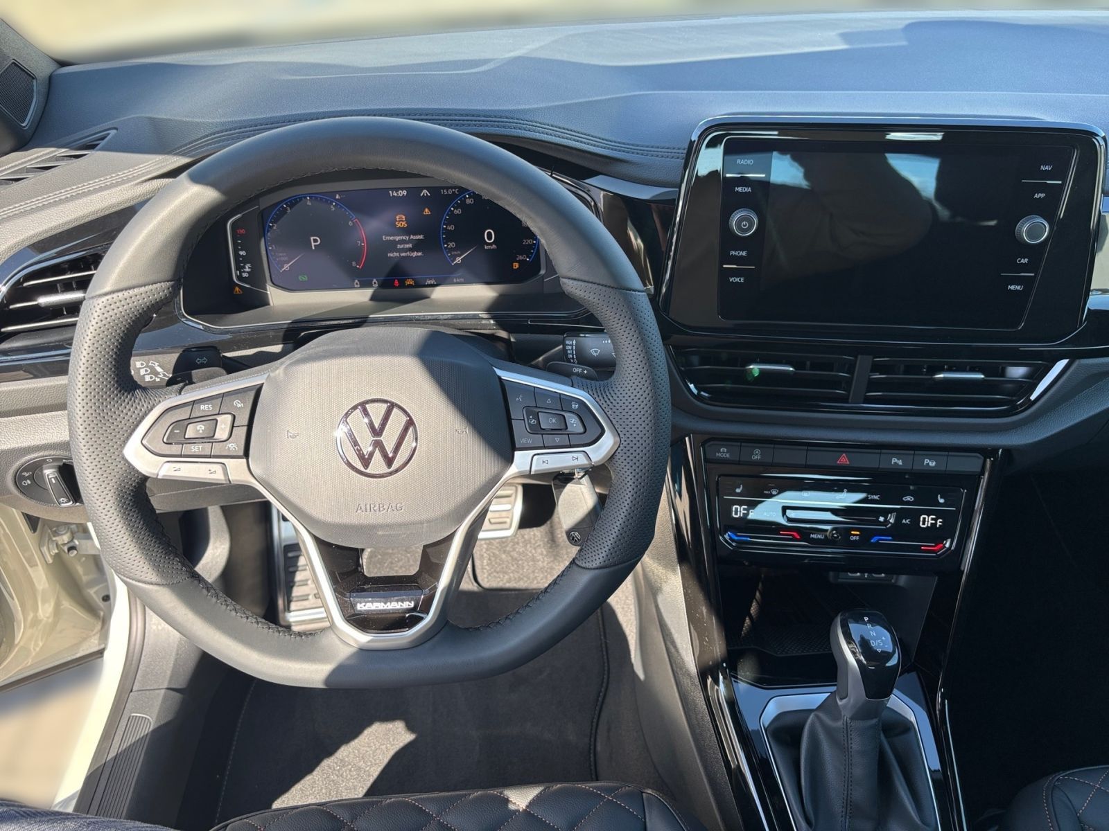 Fahrzeugabbildung Volkswagen T-Roc Cabriolet R-Line 1.5 l TSI 150 PS DSG EDIT