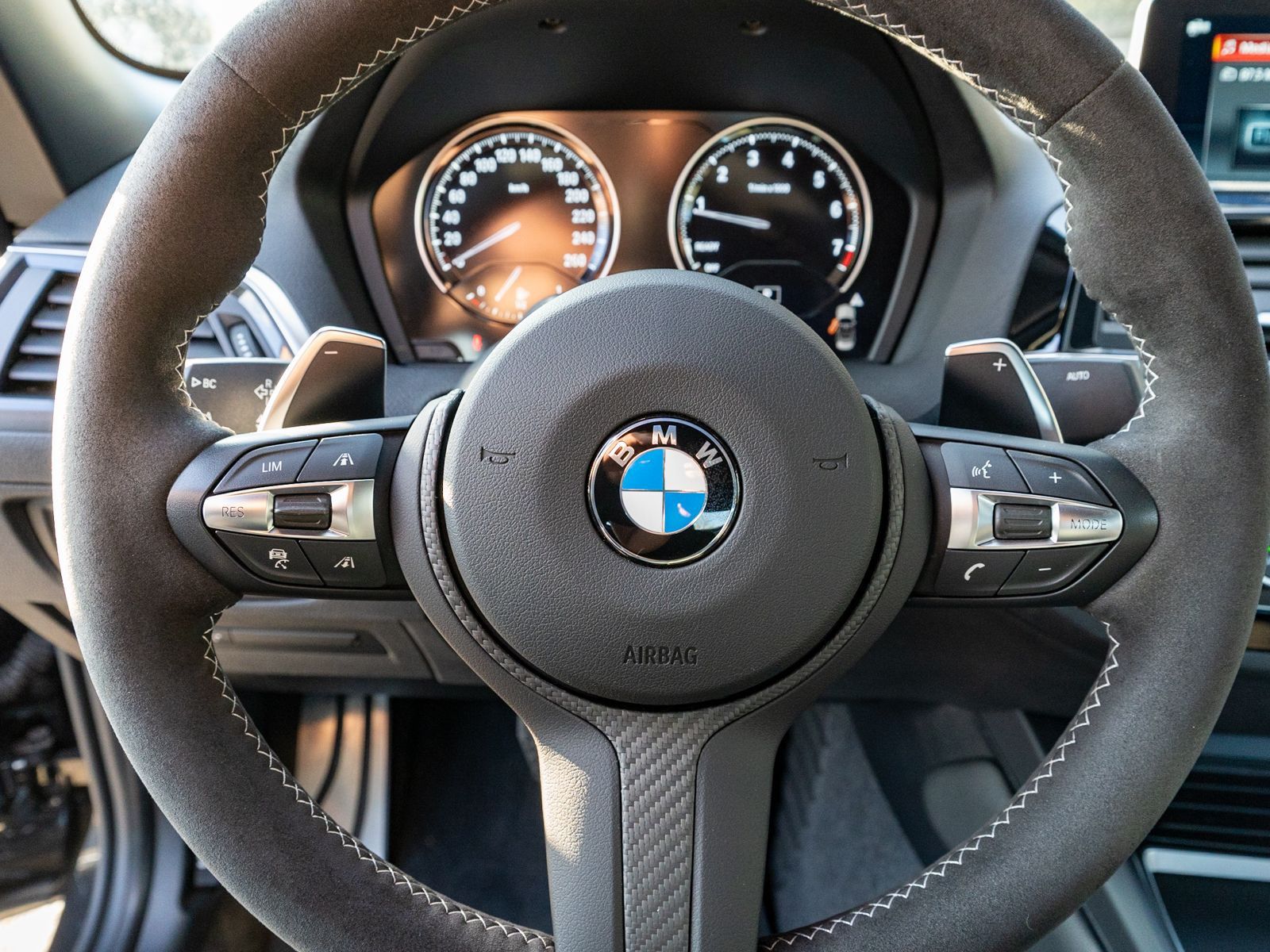 Fahrzeugabbildung BMW M240i xDrive Cabrio M-Aerodynamik Nav LED RFK VC