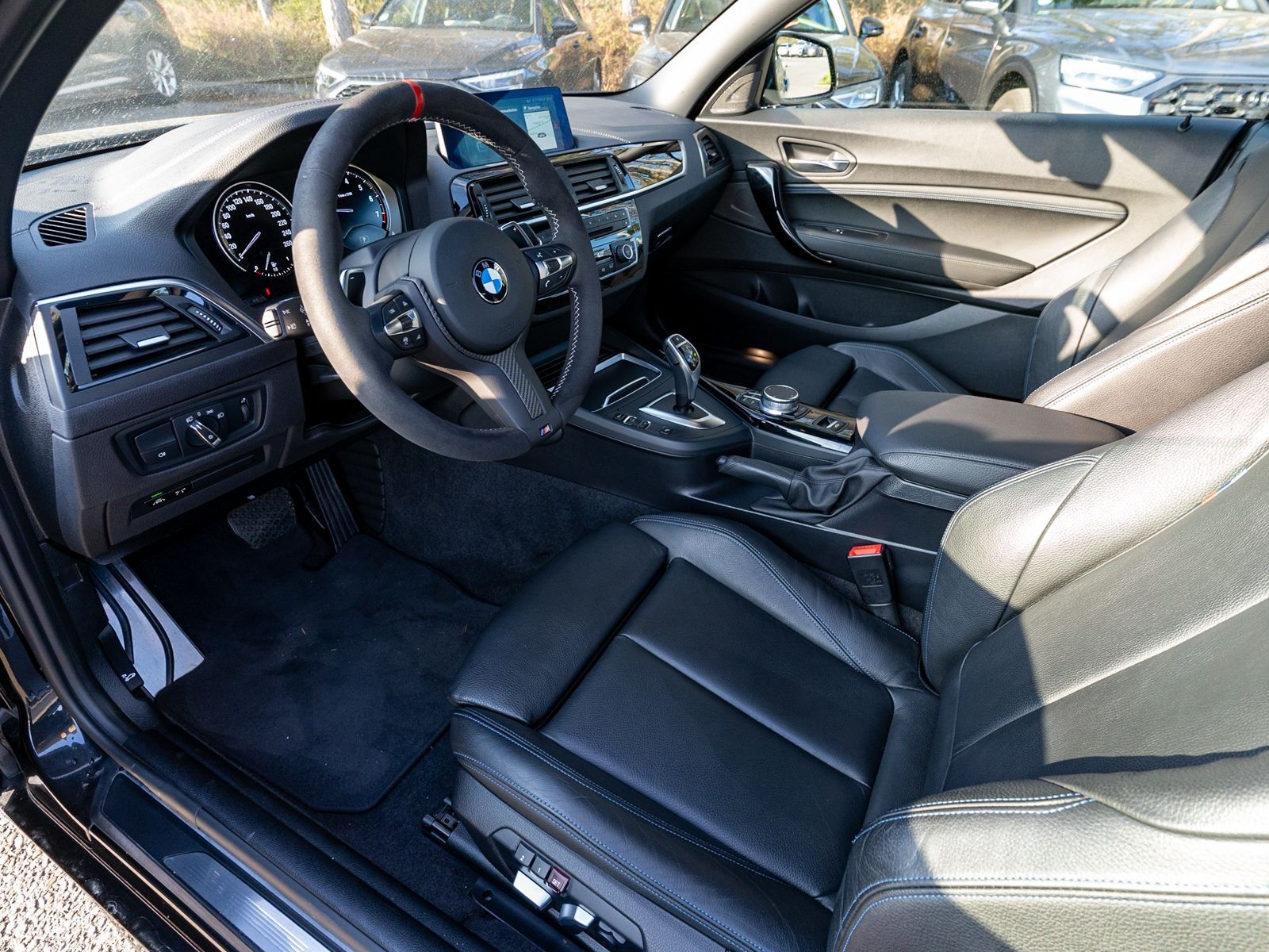 Fahrzeugabbildung BMW M240i xDrive Cabrio M-Aerodynamik Nav LED RFK VC