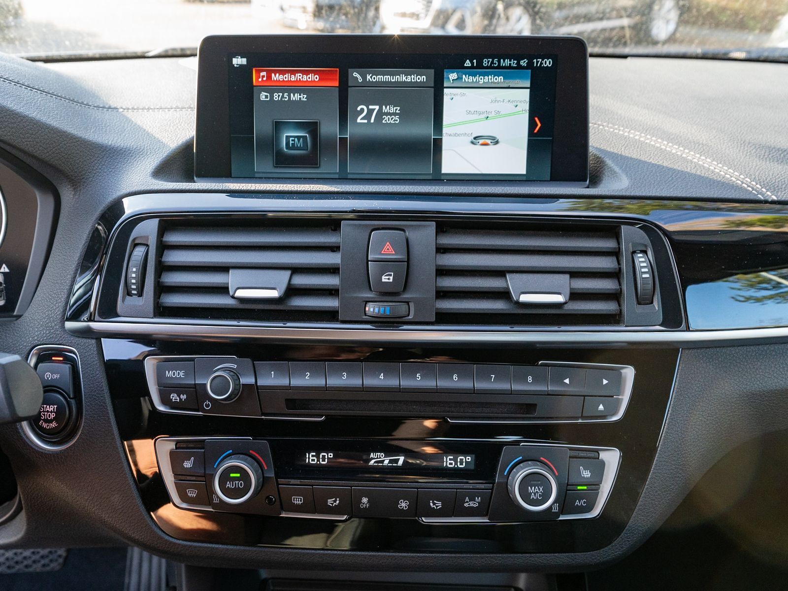 Fahrzeugabbildung BMW M240i xDrive Cabrio M-Aerodynamik Nav LED RFK VC