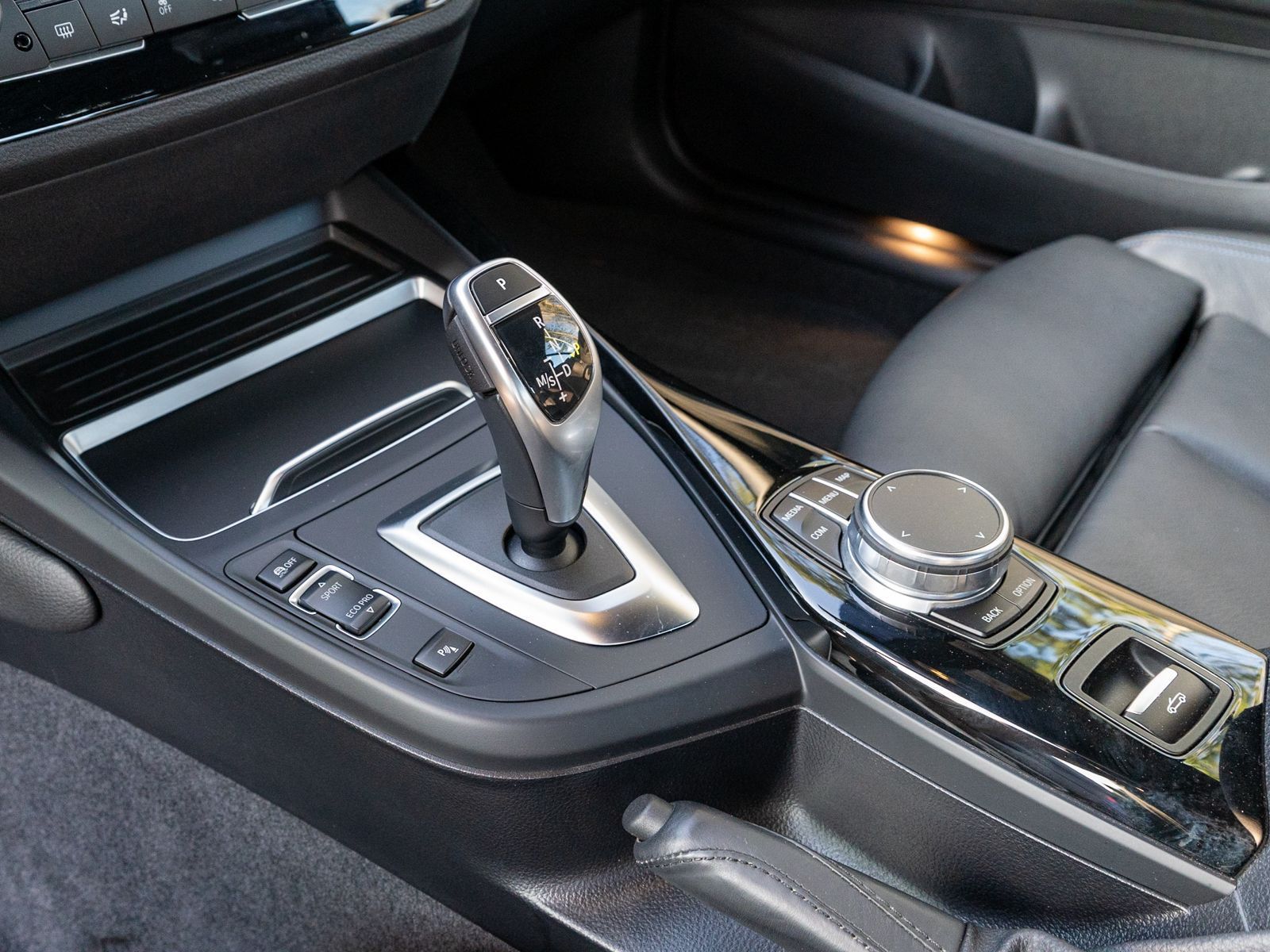 Fahrzeugabbildung BMW M240i xDrive Cabrio M-Aerodynamik Nav LED RFK VC