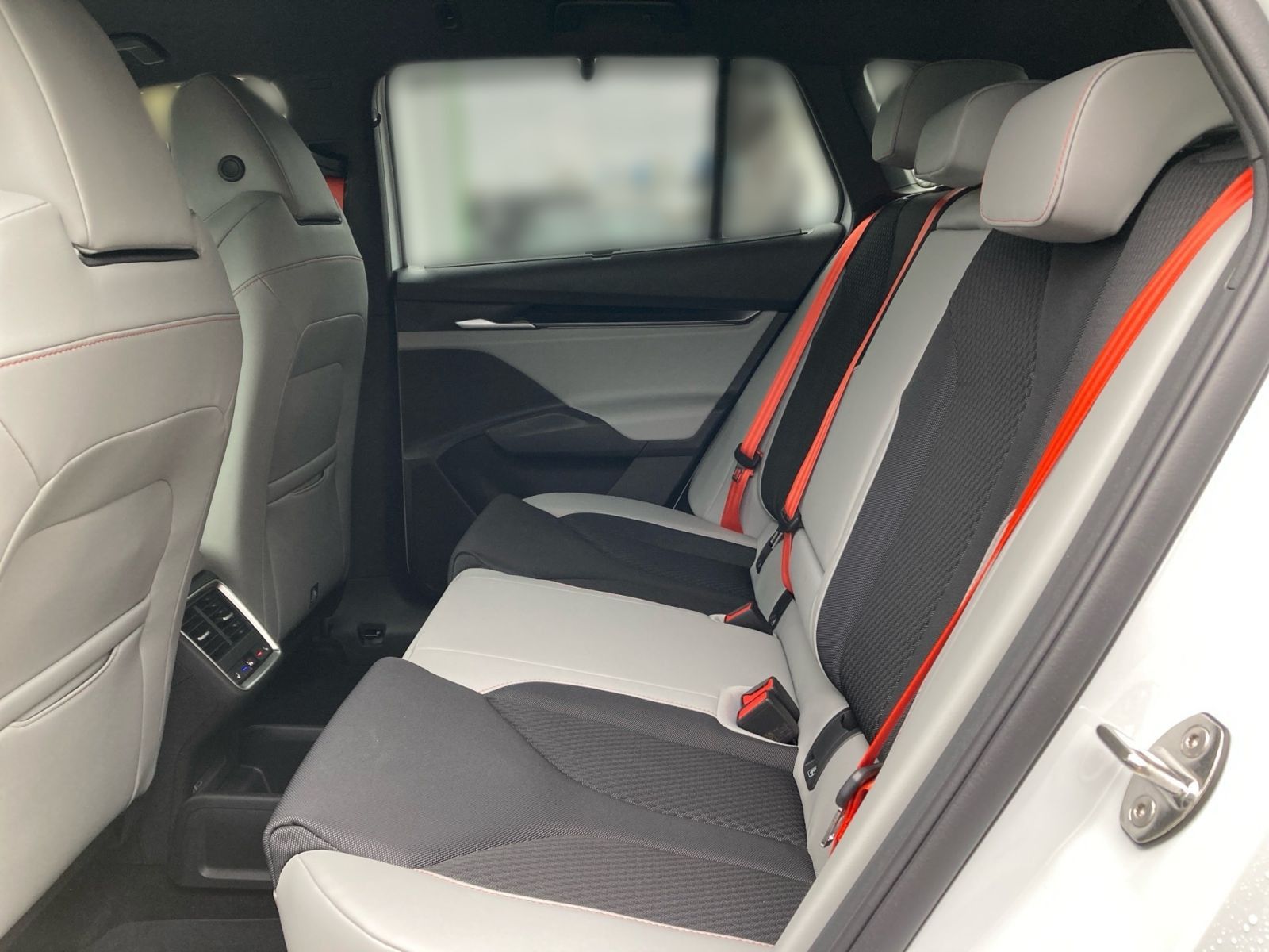 Fahrzeugabbildung SKODA Elroq First Edition 82kWh 285PS ACC 360° SHZ AHK