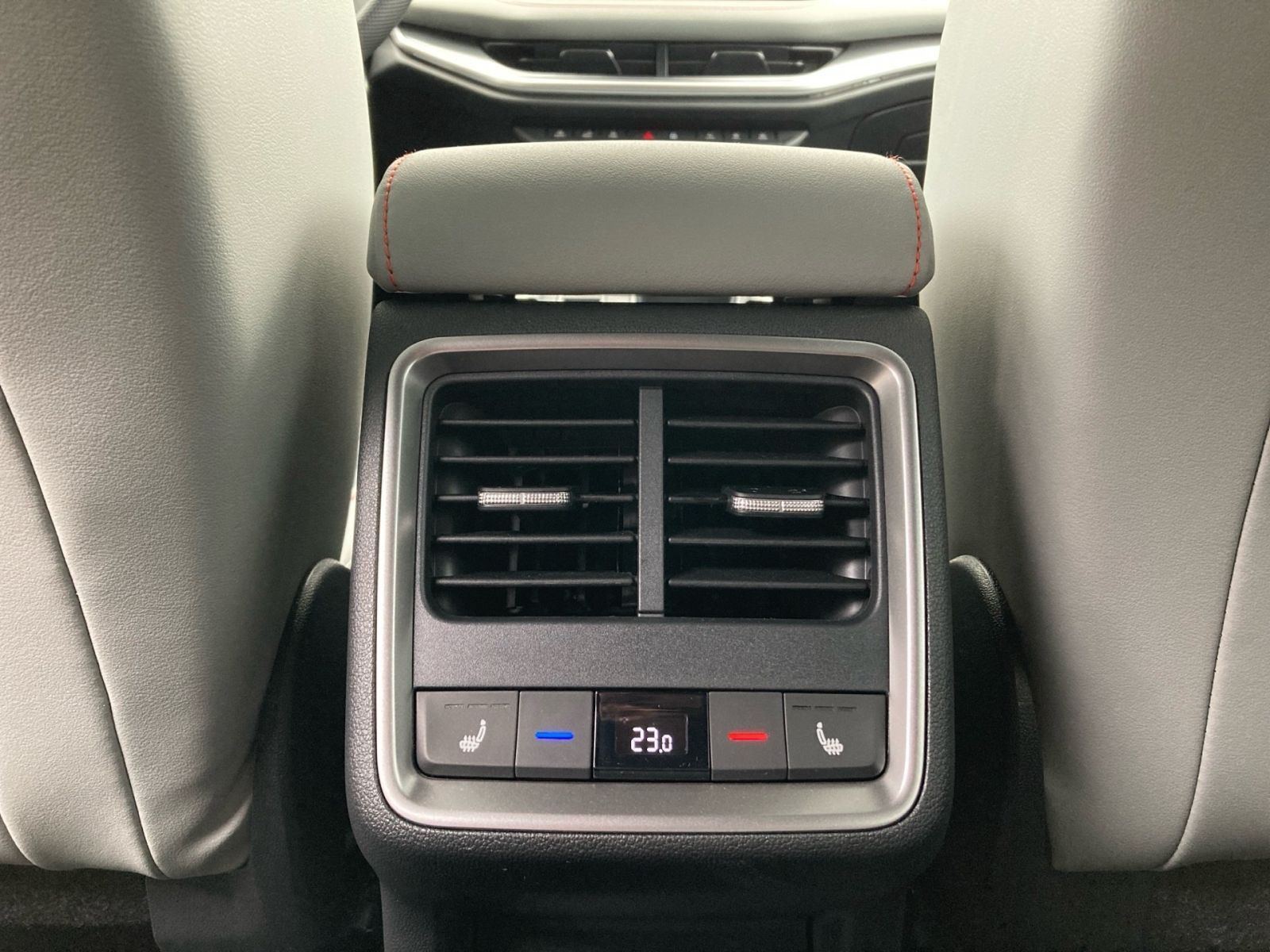 Fahrzeugabbildung SKODA Elroq First Edition 82kWh 285PS ACC 360° SHZ AHK