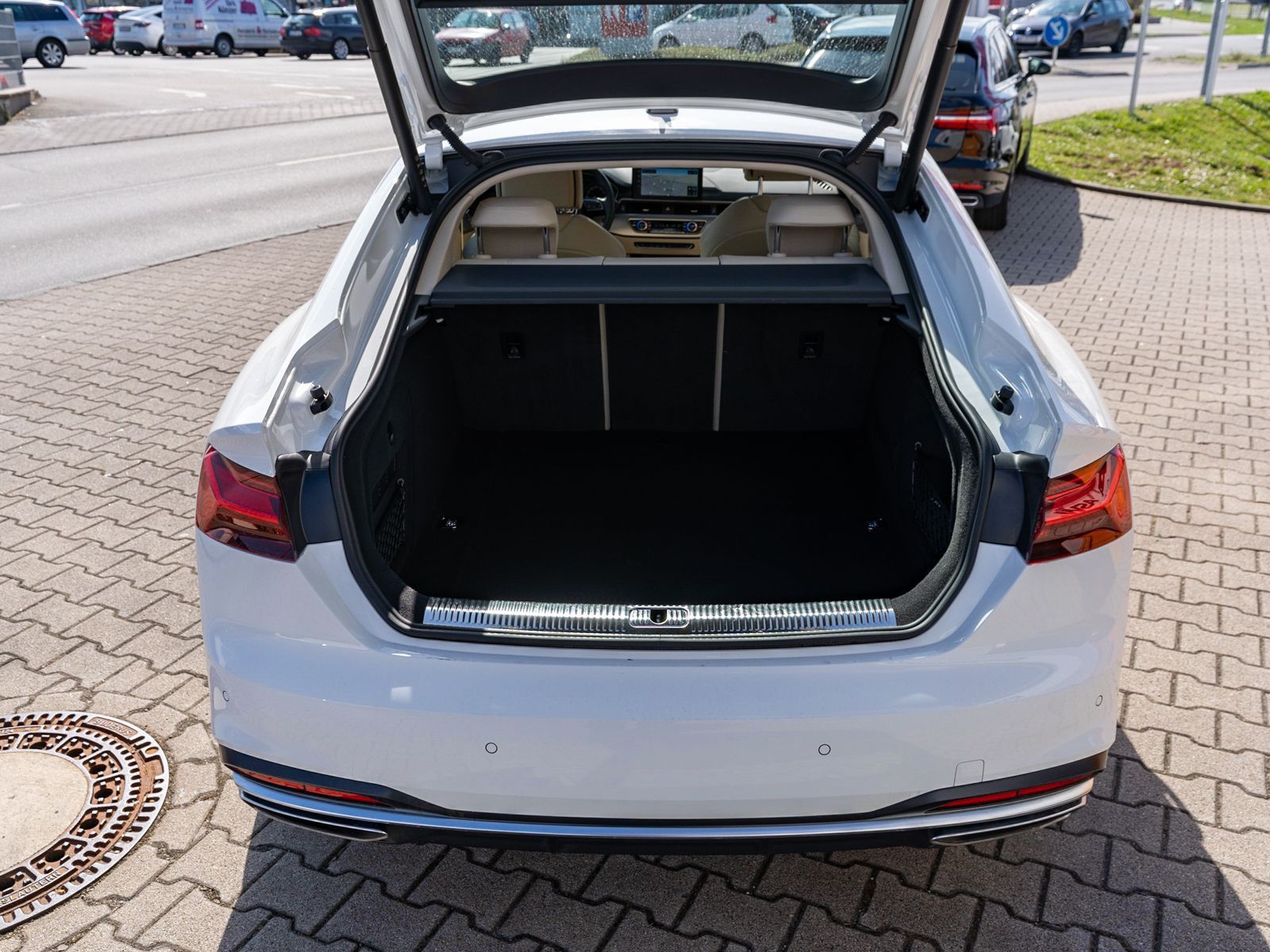 Fahrzeugabbildung Audi A5 Sportback advanced 40TFSI Navi LED Pano RFK