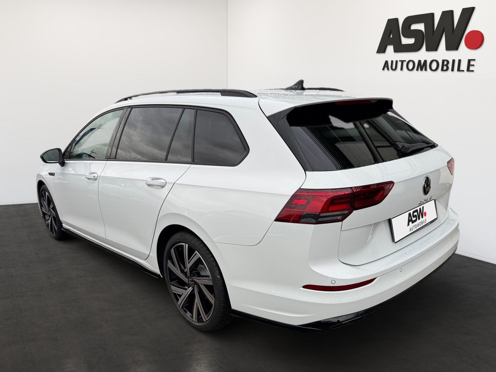Fahrzeugabbildung Volkswagen Golf Variant R-Line 2.0 TDI DSG AHK Head-Up