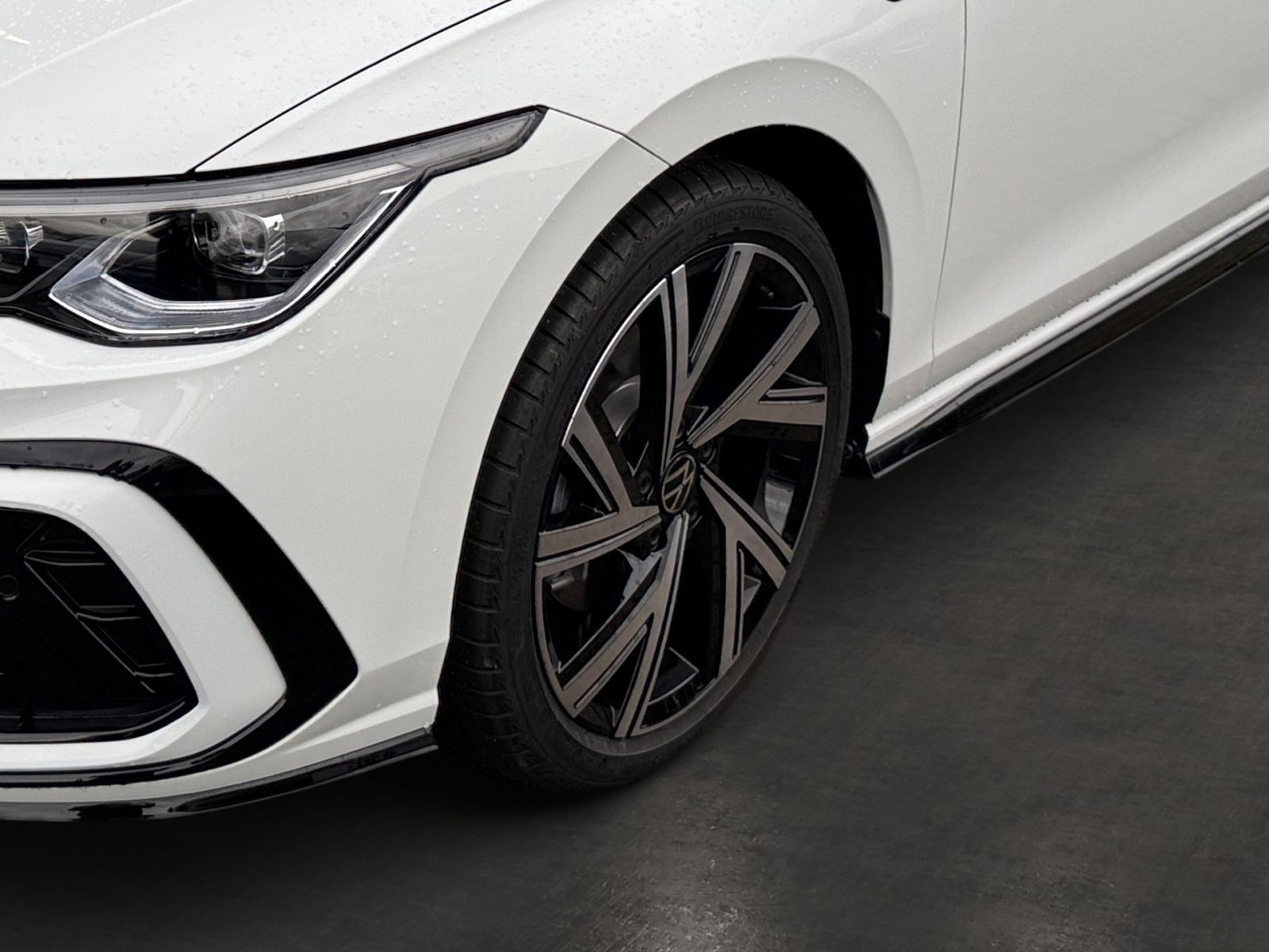 Fahrzeugabbildung Volkswagen Golf Variant R-Line 2.0 TDI DSG AHK Head-Up