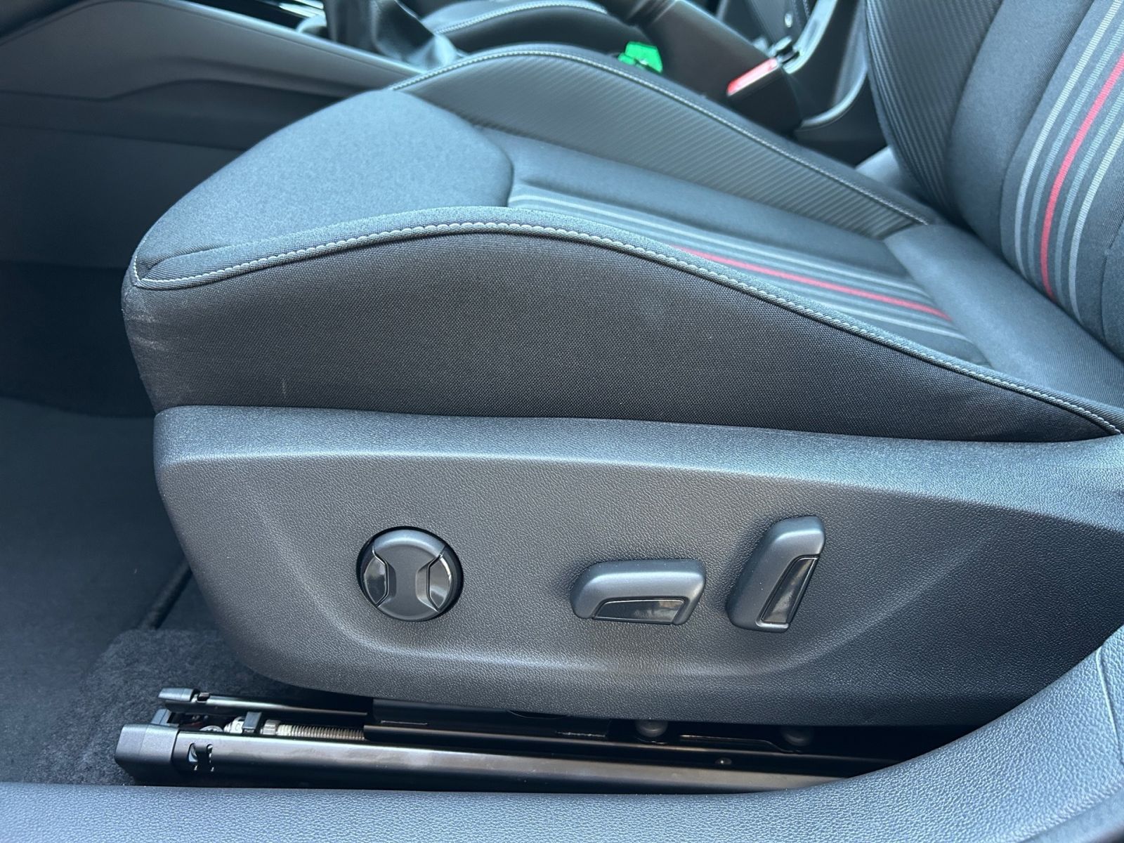 Fahrzeugabbildung SKODA Kamiq Monte Carlo 1,0 TSI 116PS DSG ACC SHZ AHK