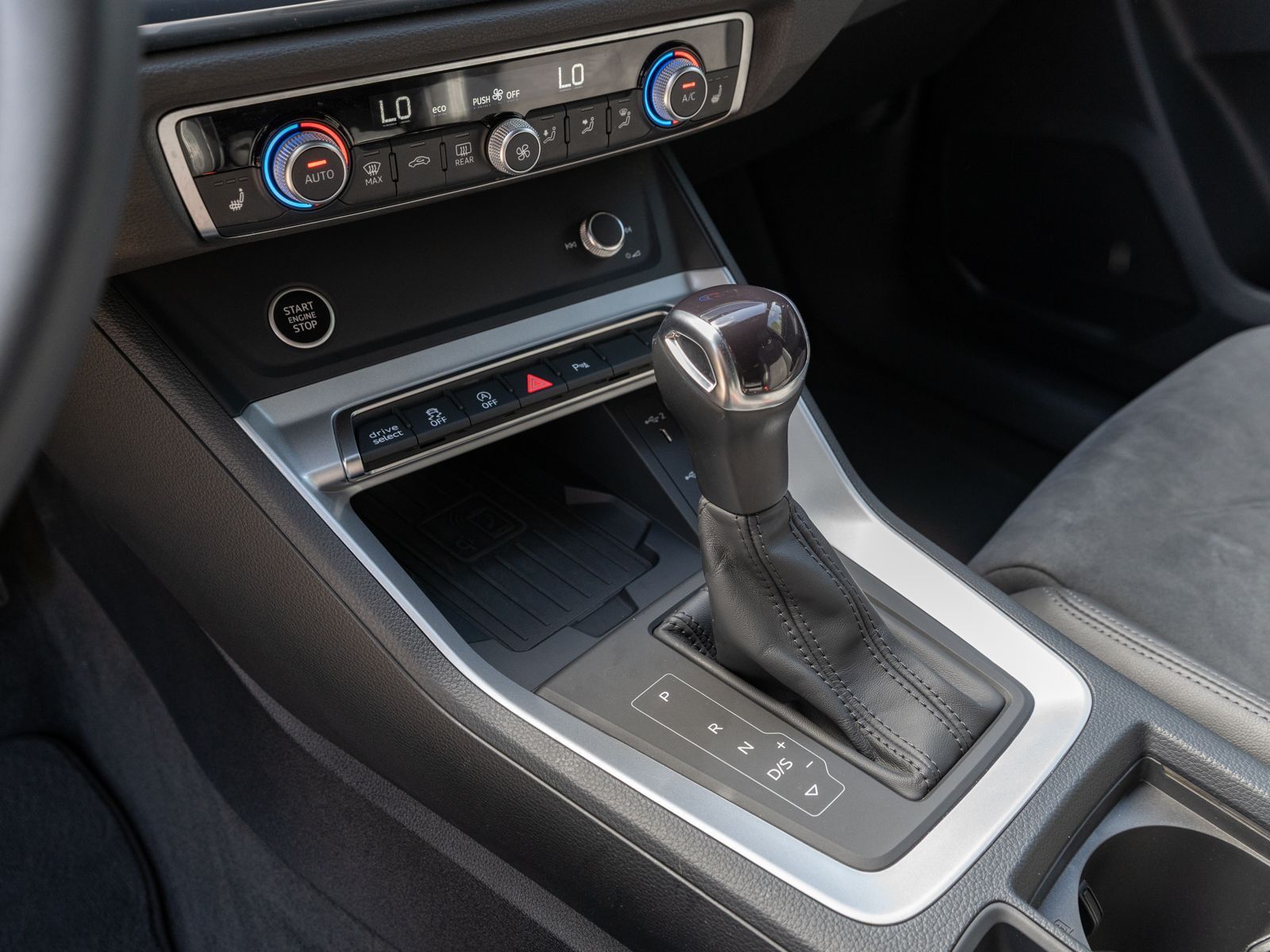 Fahrzeugabbildung Audi Q3 Sportback S line 35TDI NAVI LED AHK RFK ACC