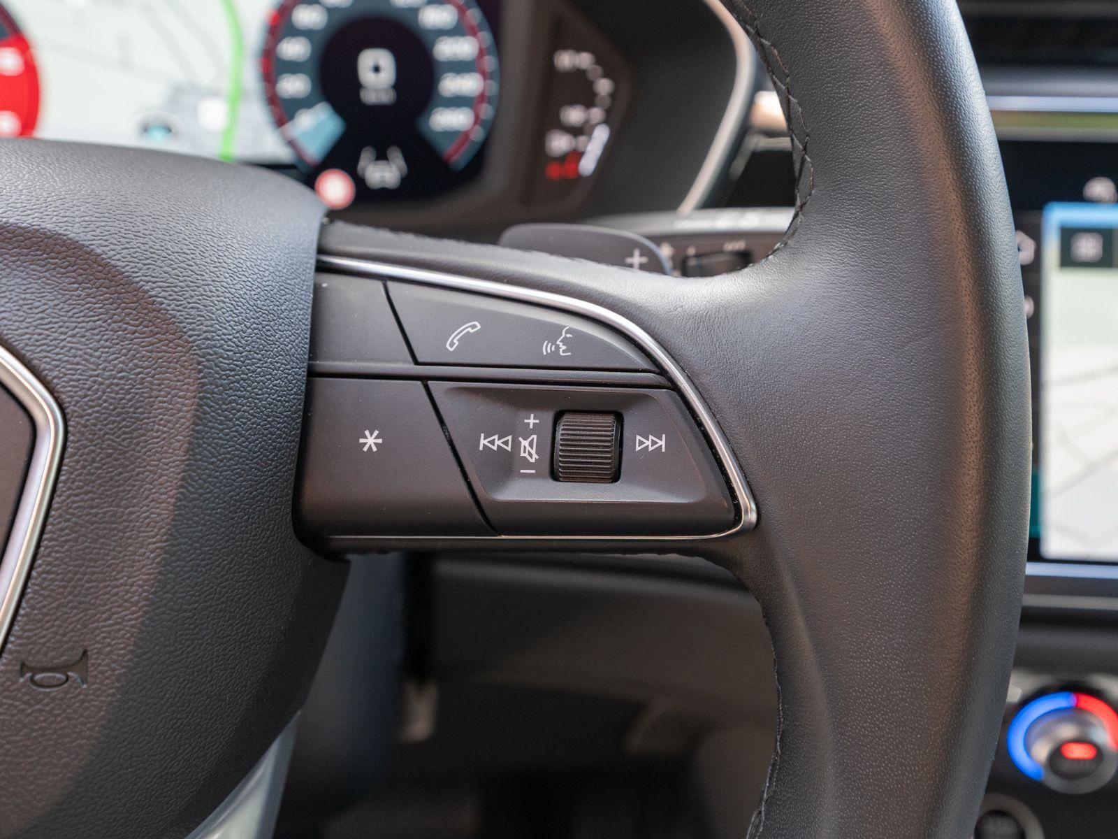 Fahrzeugabbildung Audi Q3 Sportback S line 35TDI NAVI LED AHK RFK ACC