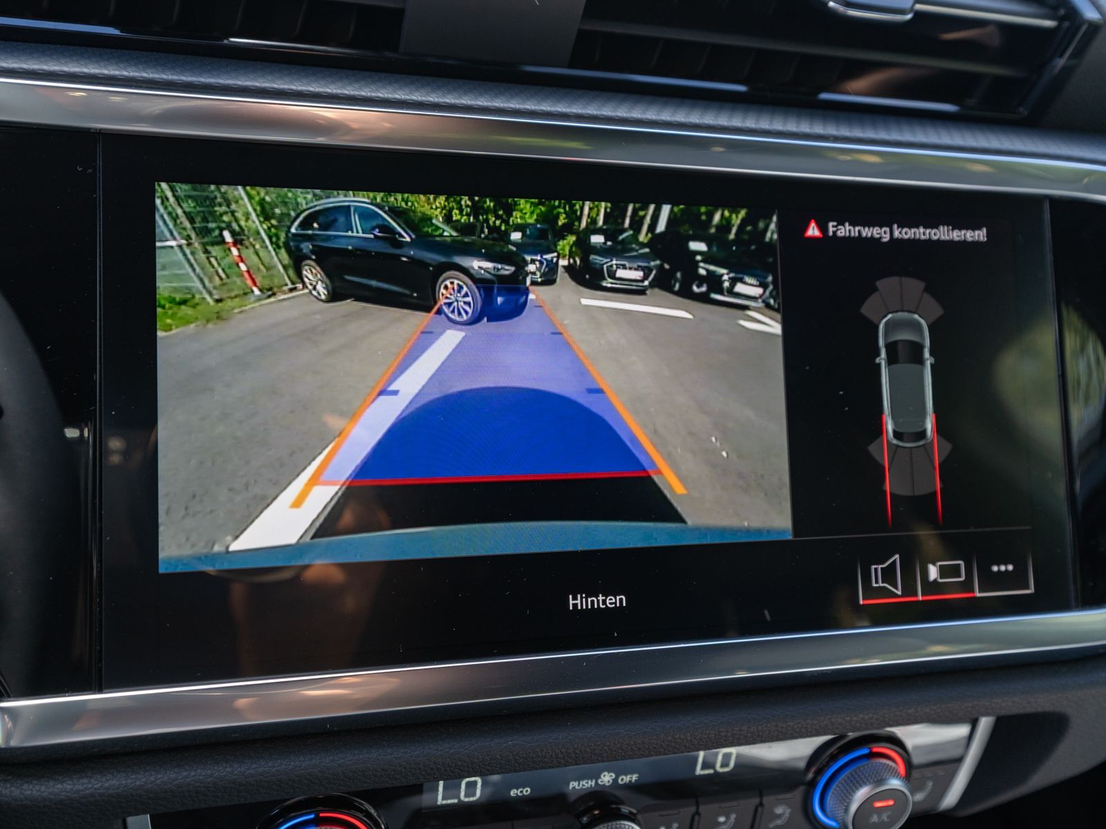 Fahrzeugabbildung Audi Q3 Sportback S line 35TDI NAVI LED AHK RFK ACC
