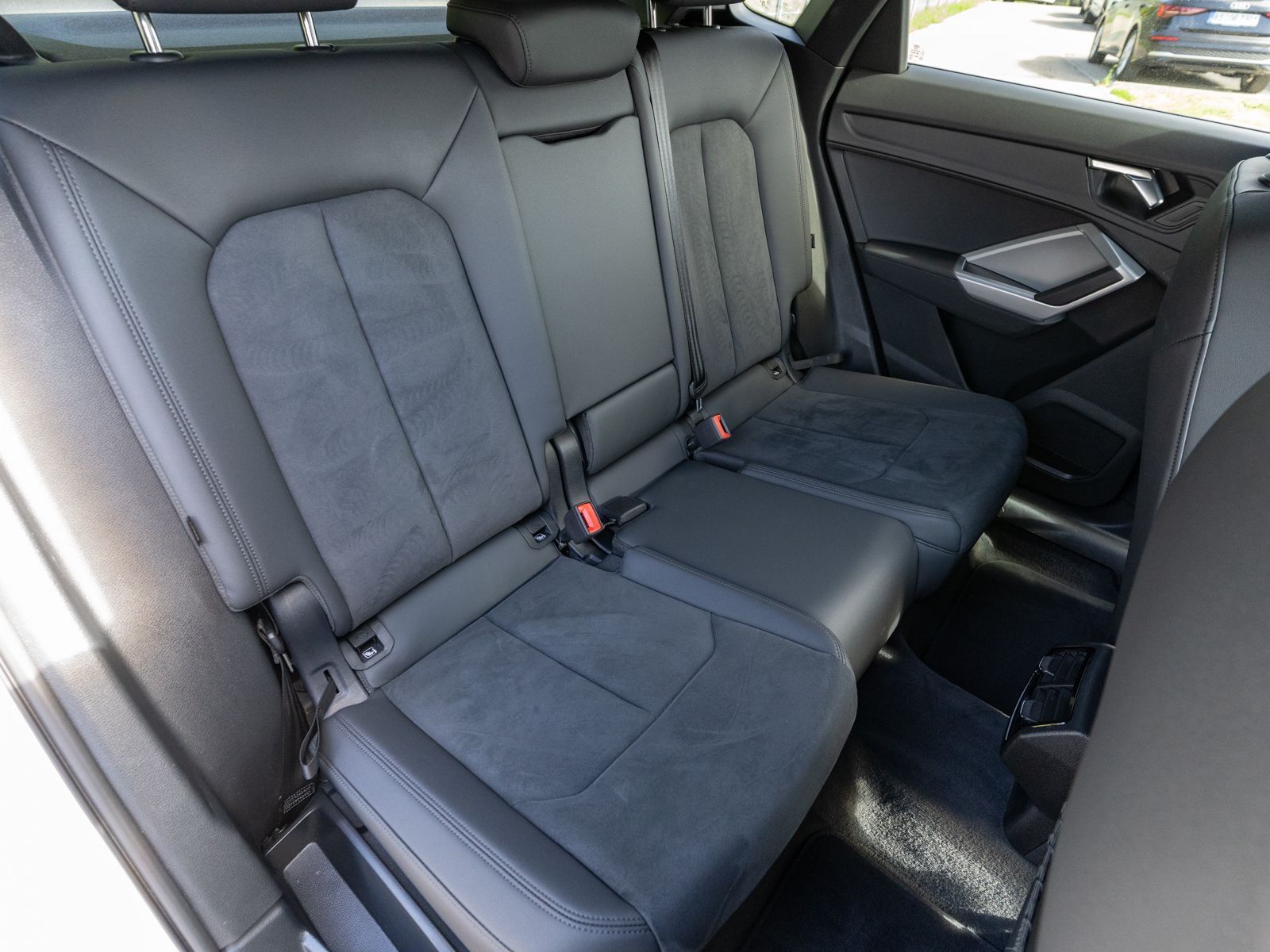 Fahrzeugabbildung Audi Q3 Sportback S line 35TDI NAVI LED AHK RFK ACC