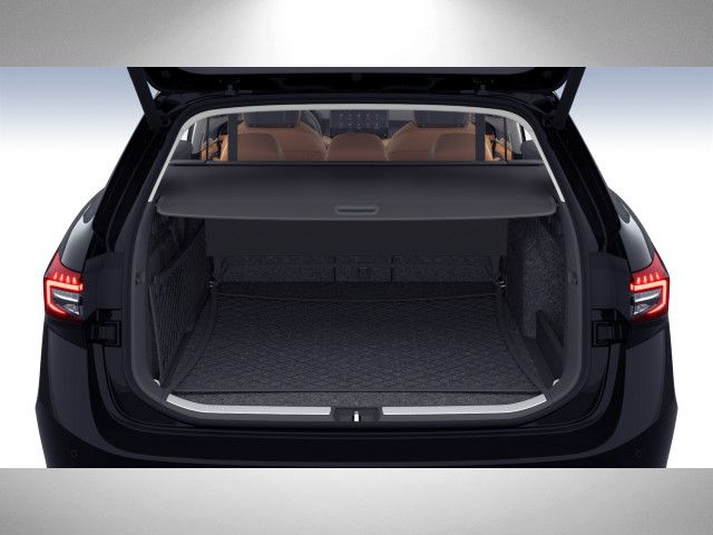 Fahrzeugabbildung SKODA Superb Combi L&K 1,5 TSI iV 204PS DSG Pano AHK