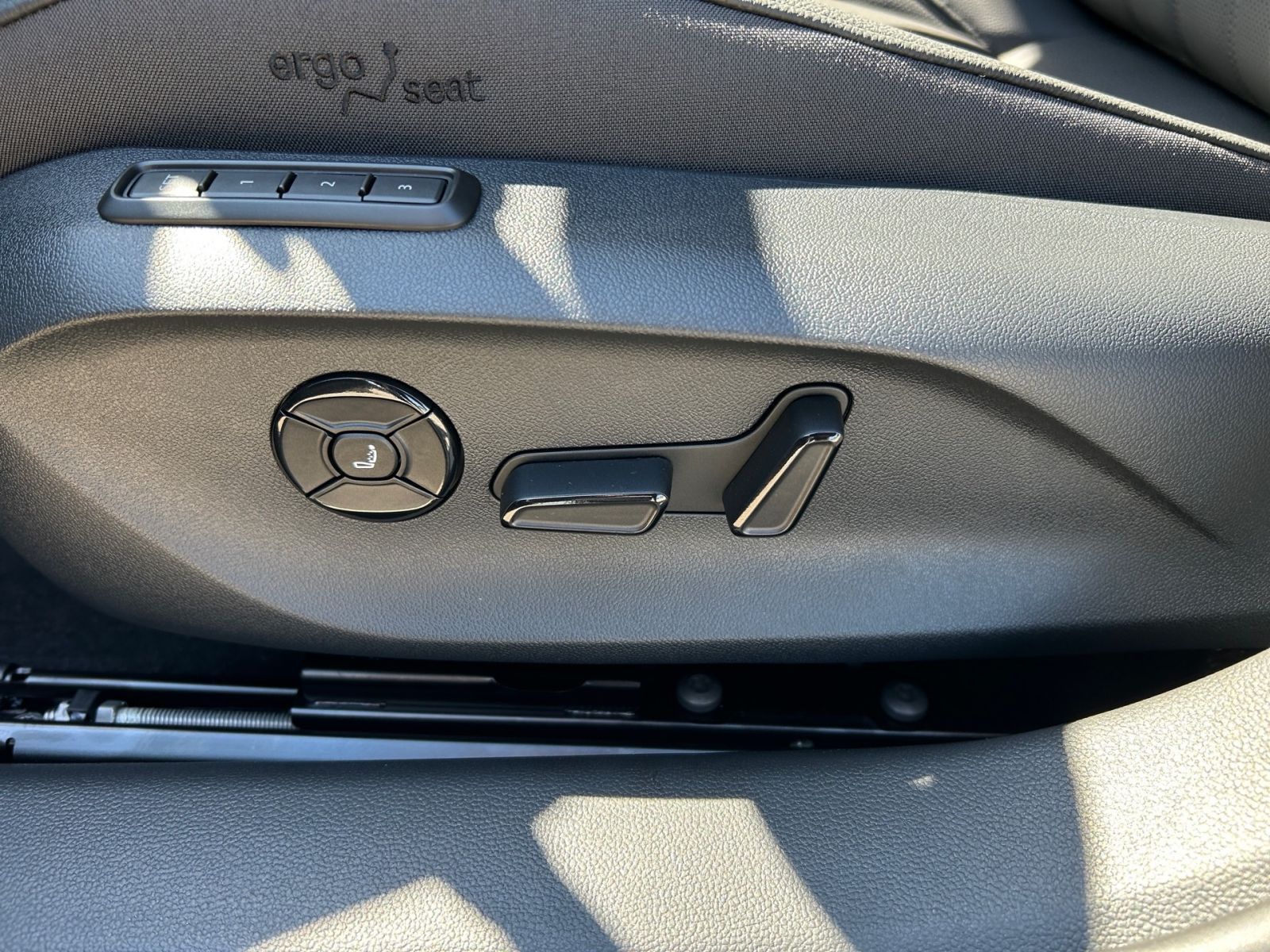 Fahrzeugabbildung SKODA Superb Combi Selection 2,0 TDI 193PS DSG 4x4 AHK