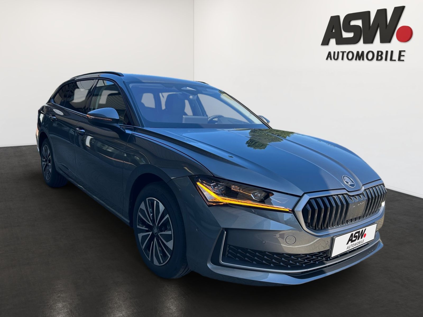 Fahrzeugabbildung SKODA Superb Combi Selection 2,0 TDI 193PS DSG 4x4 AHK