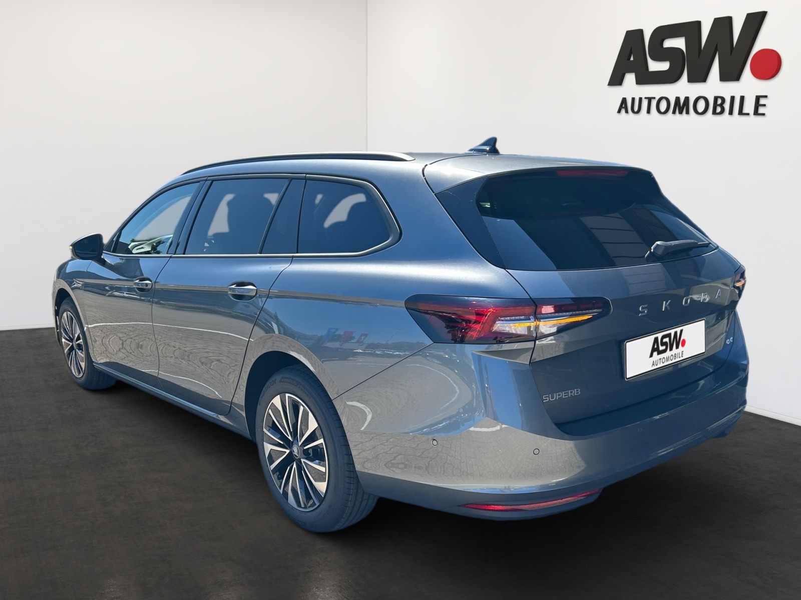 Fahrzeugabbildung SKODA Superb Combi Selection 2,0 TDI 193PS DSG 4x4 AHK