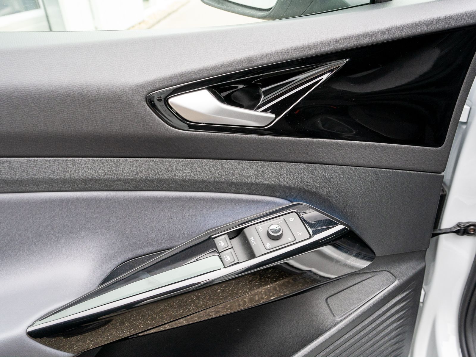 Fahrzeugabbildung Volkswagen ID.4 Pro Performance LED Navi RFK ACC Wärmepumpe