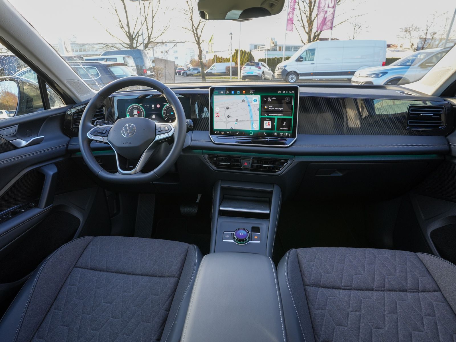 Fahrzeugabbildung Volkswagen Tiguan Life 4M 2.0 TDI DSG LED NAVI ACC RFK AHK