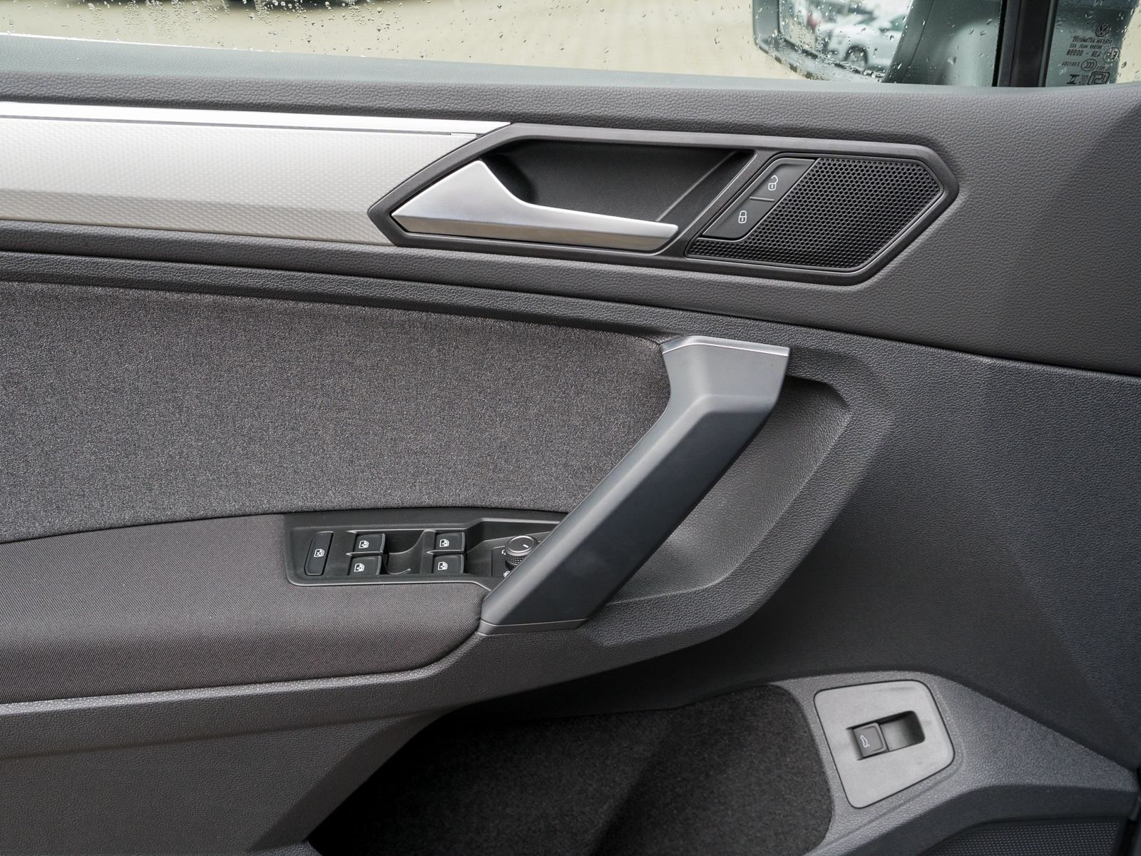 Fahrzeugabbildung Volkswagen Tiguan MOVE 2.0TDI DSG LED Nav PDC ACC Stdhz AHK