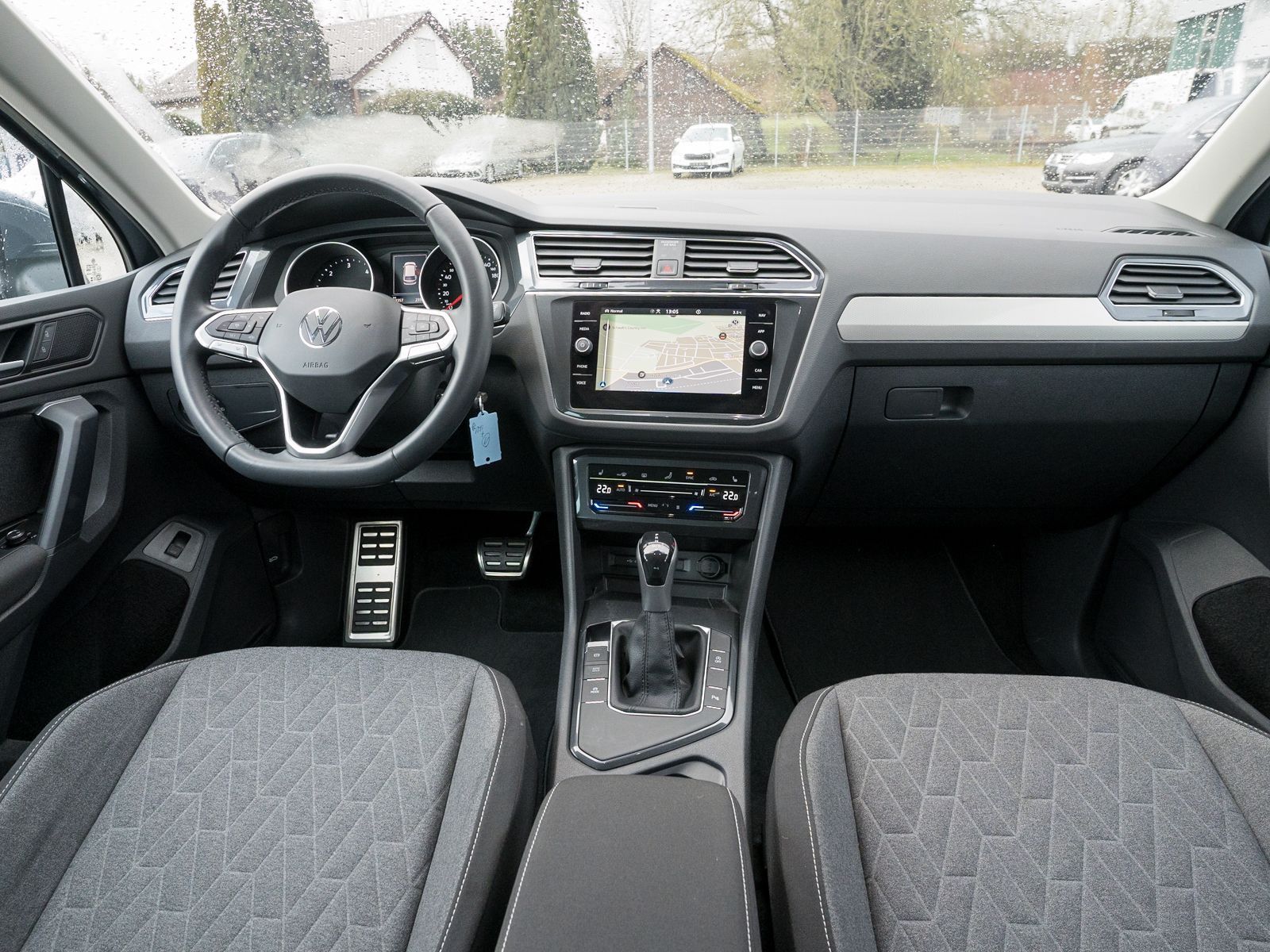 Fahrzeugabbildung Volkswagen Tiguan MOVE 2.0TDI DSG LED Nav PDC ACC Stdhz AHK