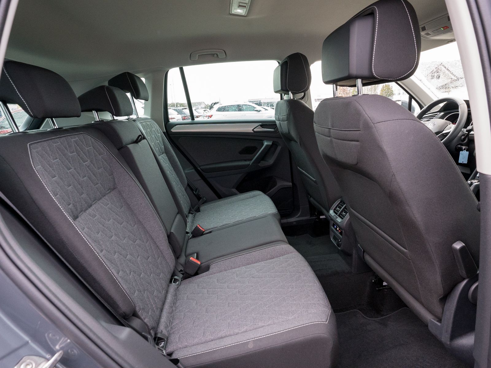 Fahrzeugabbildung Volkswagen Tiguan MOVE 2.0TDI DSG LED Nav PDC ACC Stdhz AHK