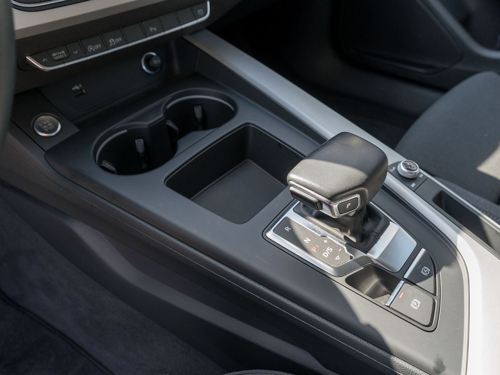 Fahrzeugabbildung Audi A4 Avant S line 50TDI quattro Nav LED StandHz VC