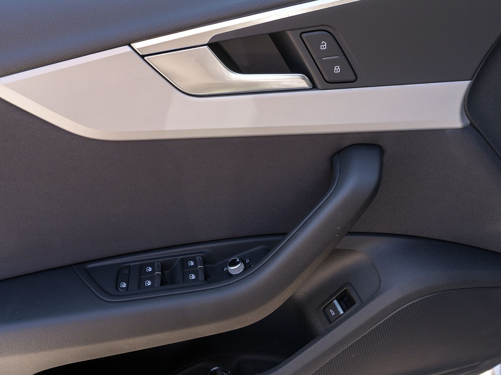 Fahrzeugabbildung Audi A4 Avant S line 50TDI quattro Nav LED StandHz VC