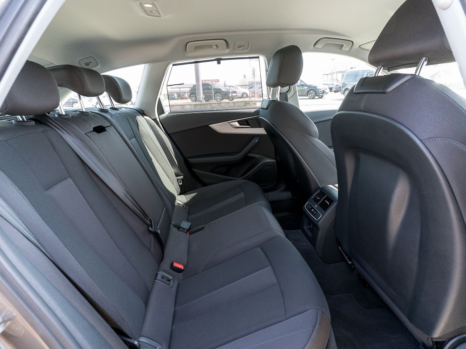 Fahrzeugabbildung Audi A4 Avant S line 50TDI quattro Nav LED StandHz VC