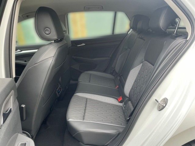 Fahrzeugabbildung Volkswagen Golf Life 1,5 l eTSI OPF 110 kW (150 PS) 7-Gang-