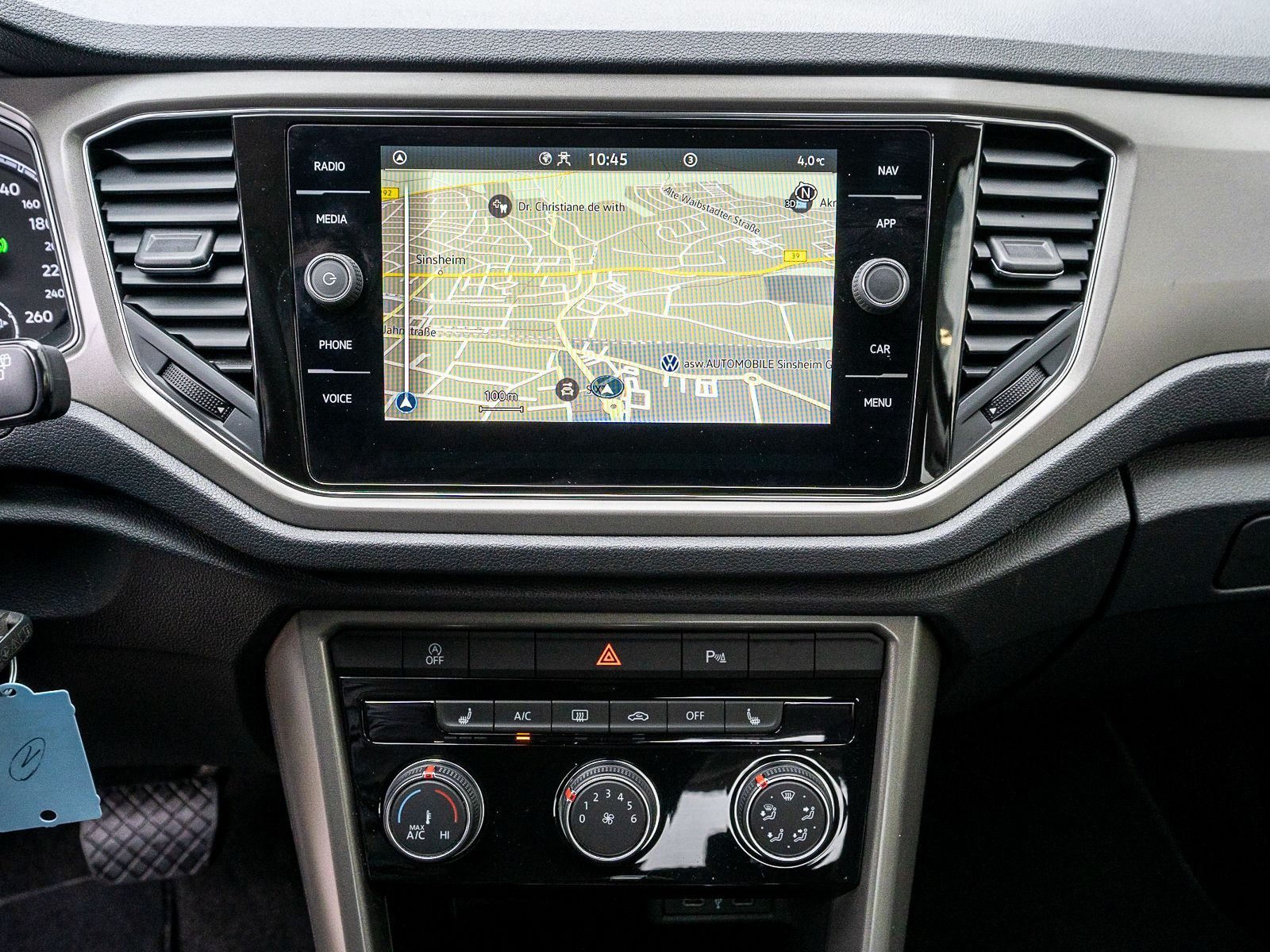 Fahrzeugabbildung Volkswagen T-Roc Style 1.5 TSI DSG Navi PDC ACC SHZ AHK