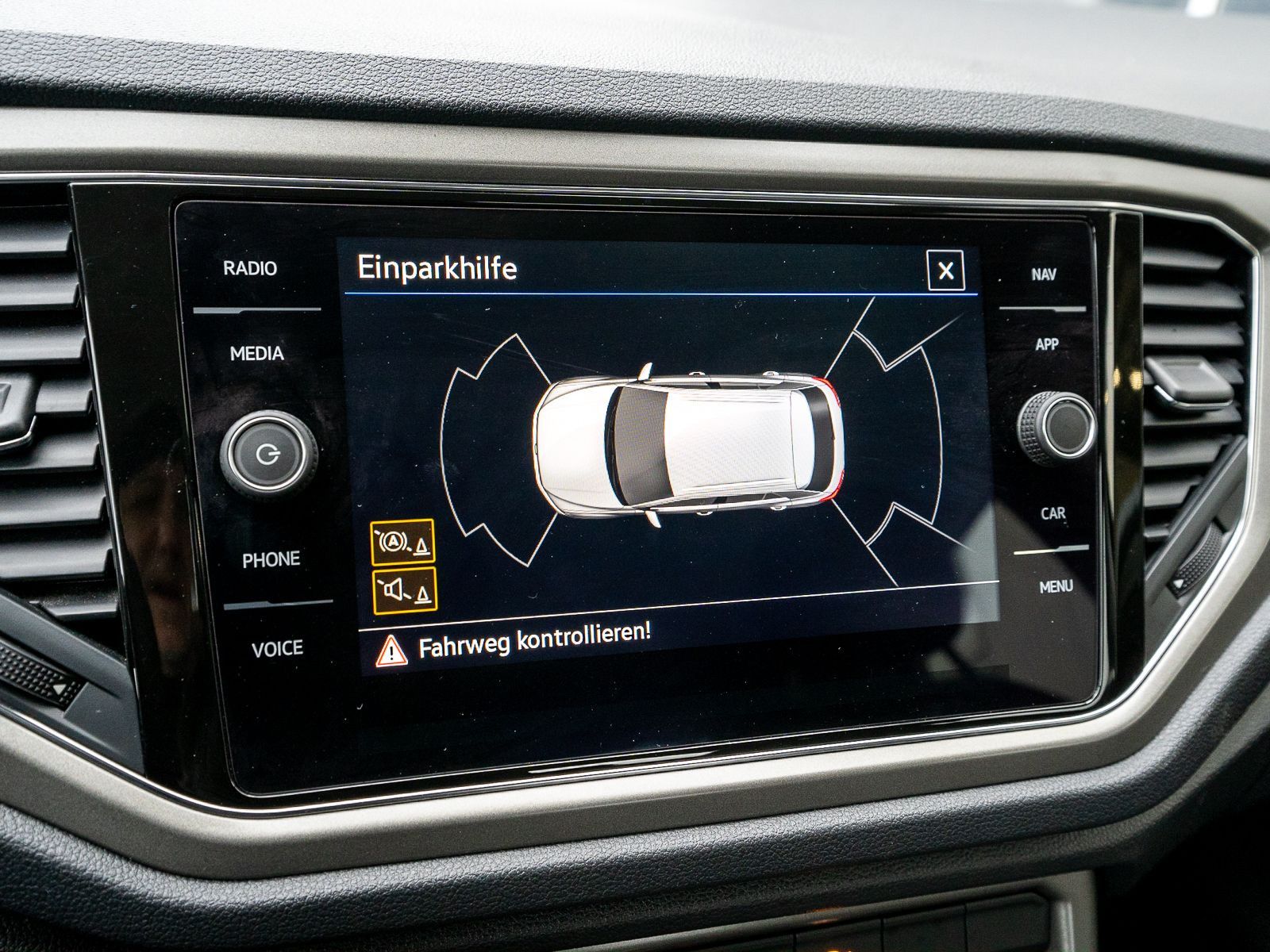 Fahrzeugabbildung Volkswagen T-Roc Style 1.5 TSI DSG Navi PDC ACC SHZ AHK