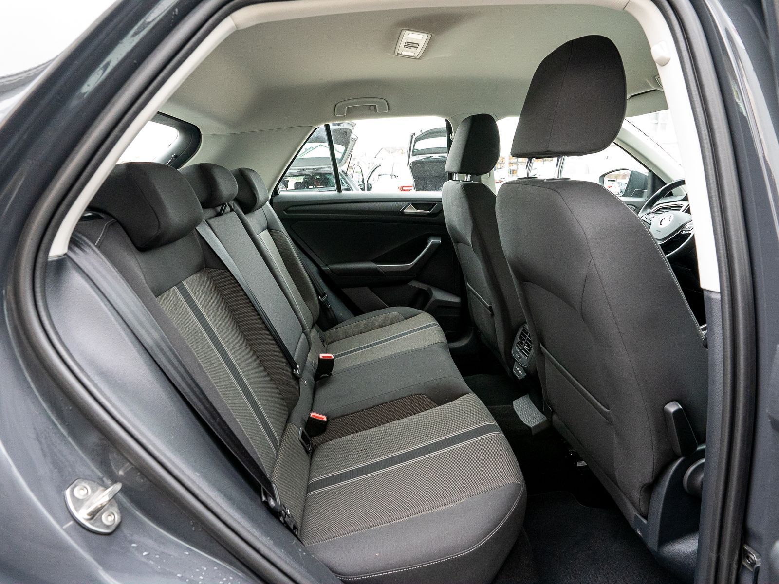 Fahrzeugabbildung Volkswagen T-Roc Style 1.5 TSI DSG Navi PDC ACC SHZ AHK