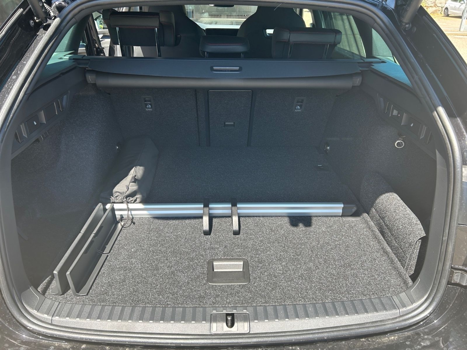 Fahrzeugabbildung SKODA Octavia Combi RS 2,0 TSI 265PS DSG ACC 360° AHK