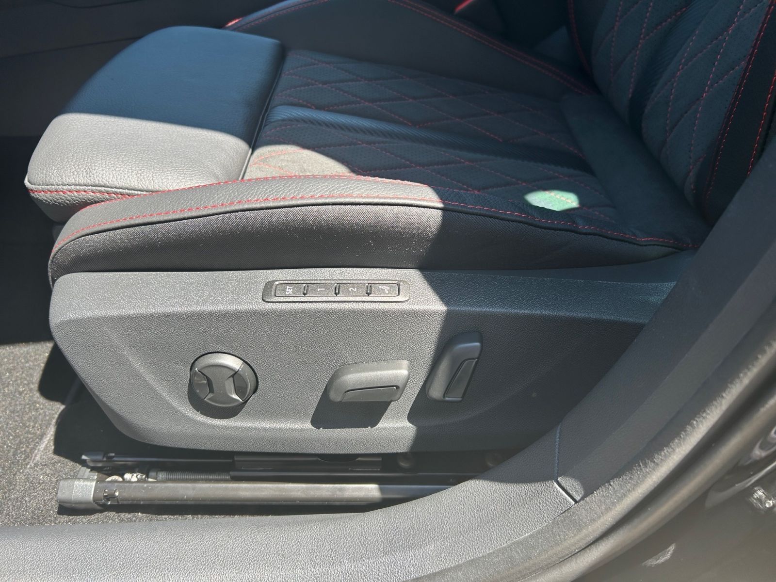 Fahrzeugabbildung SKODA Octavia Combi RS 2,0 TSI 265PS DSG ACC 360° AHK