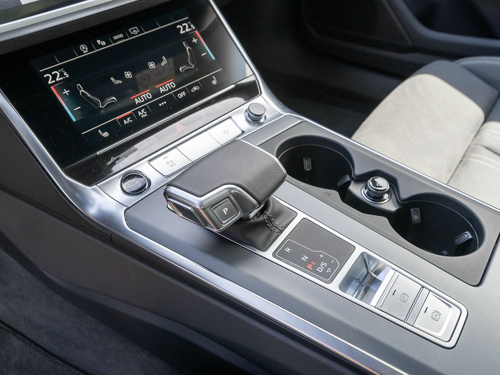 Fahrzeugabbildung Audi A6 Avant Sline 40TDI quattr Navi Matrix Pano RFK