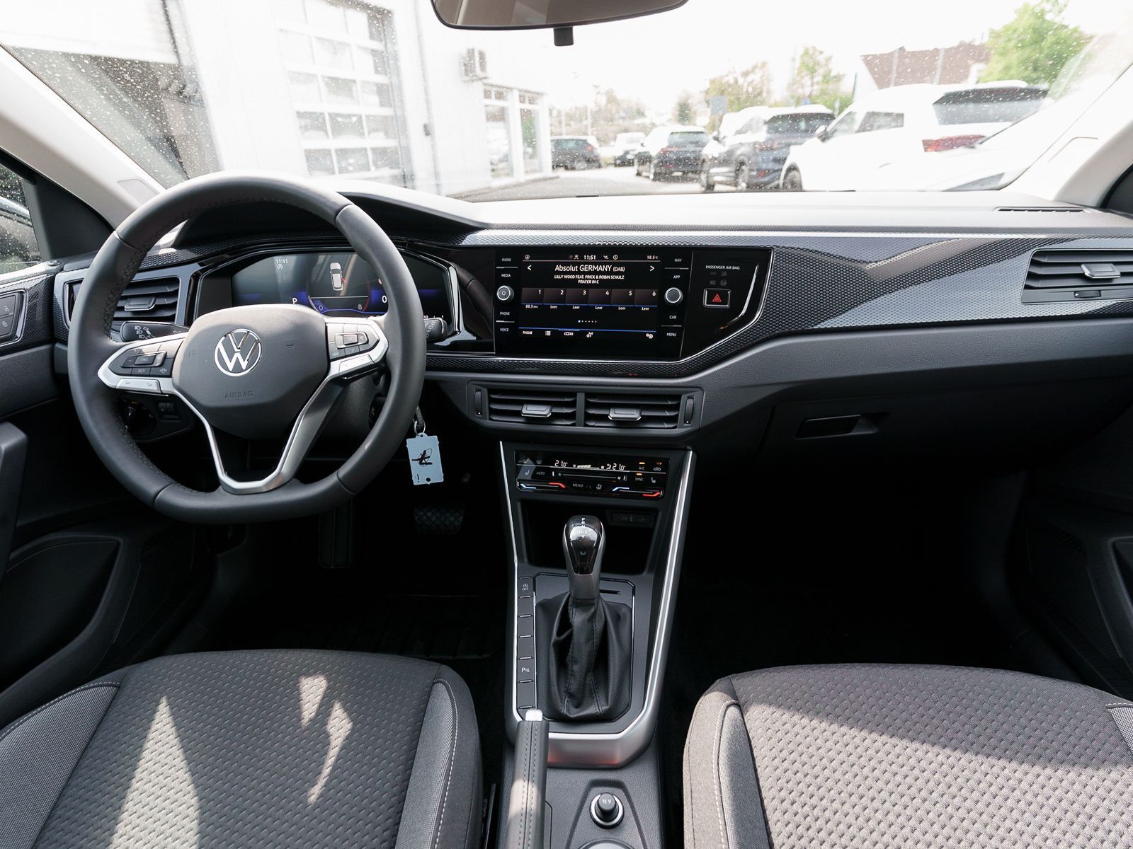 Fahrzeugabbildung Volkswagen Polo Life 1.0 TSI DSG LED RFK VC SHZ PDC v/h Alu