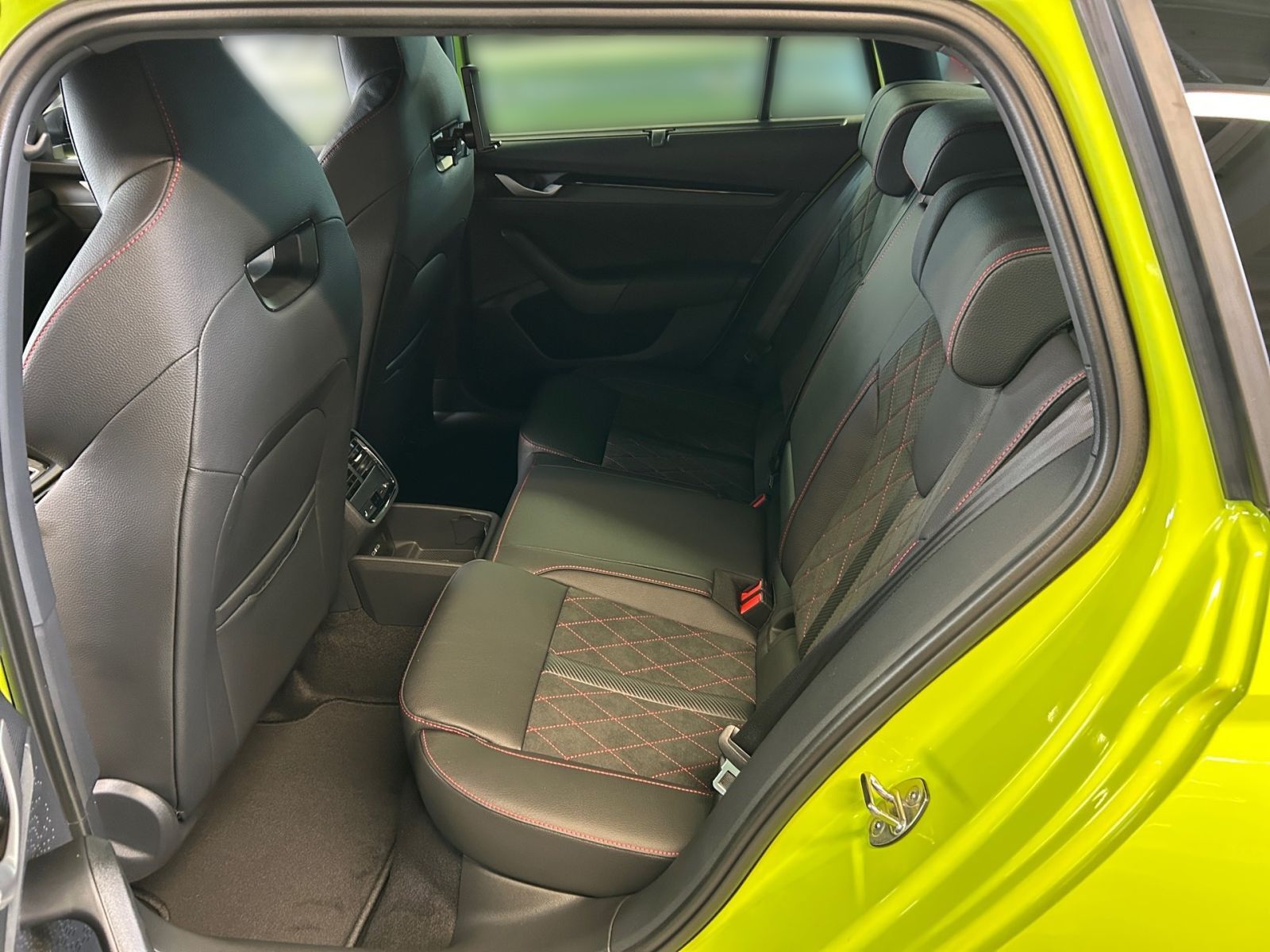 Fahrzeugabbildung SKODA Octavia Combi RS 2,0TSI 265PS DSG 360° ACC AHK