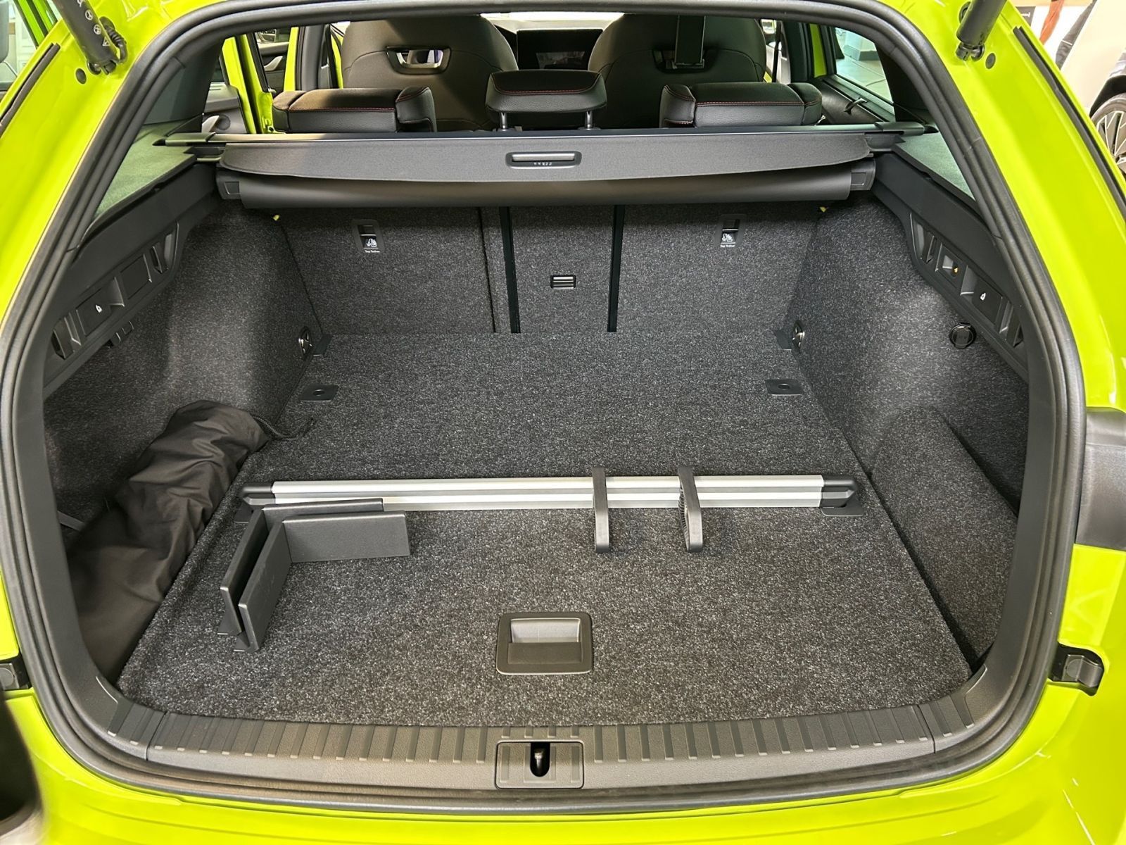 Fahrzeugabbildung SKODA Octavia Combi RS 2,0TSI 265PS DSG 360° ACC AHK