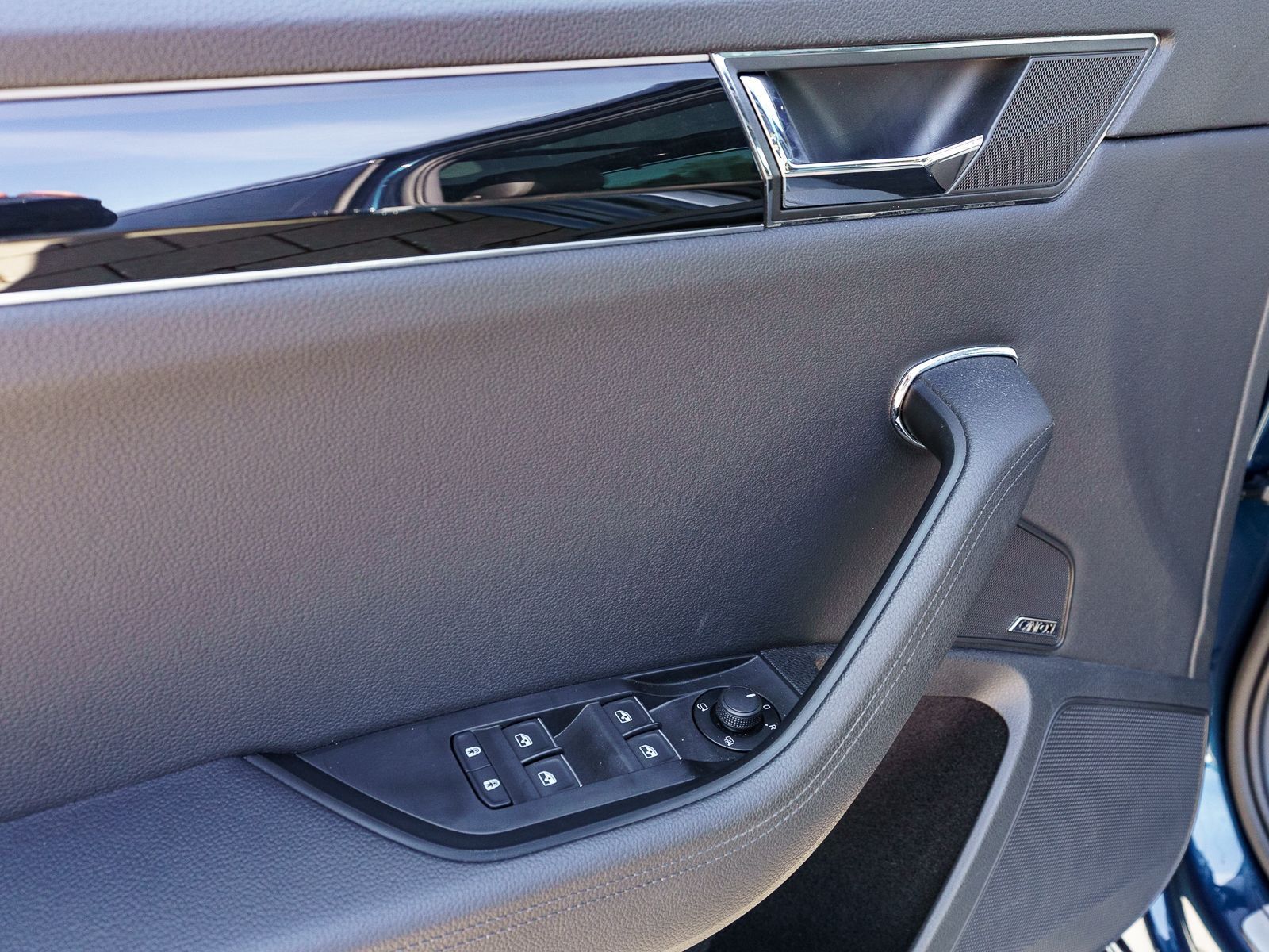 Fahrzeugabbildung SKODA Superb iV Combi L&K 1.4 TSI 360° Pano Stdhzg AHK