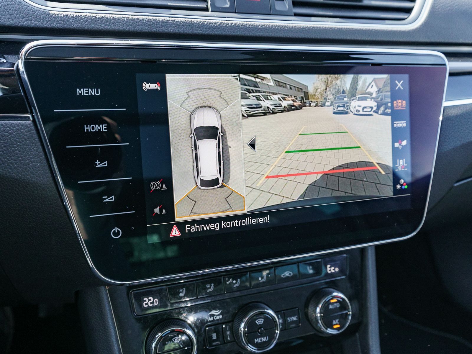 Fahrzeugabbildung SKODA Superb iV Combi L&K 1.4 TSI 360° Pano Stdhzg AHK