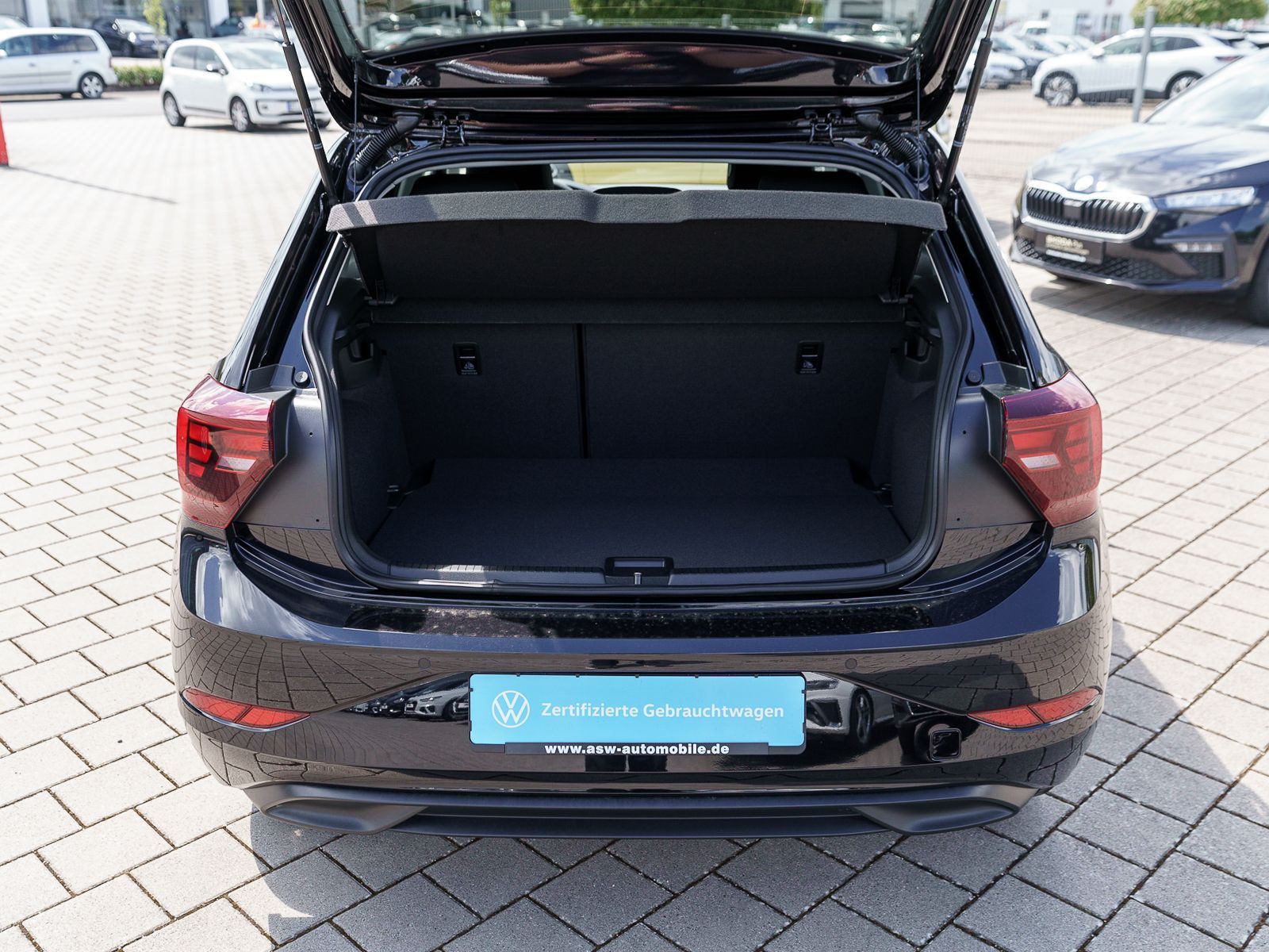 Fahrzeugabbildung Volkswagen Polo Life 1.0 TSI DSG LED RFK VC SHZ PDC v/h Alu