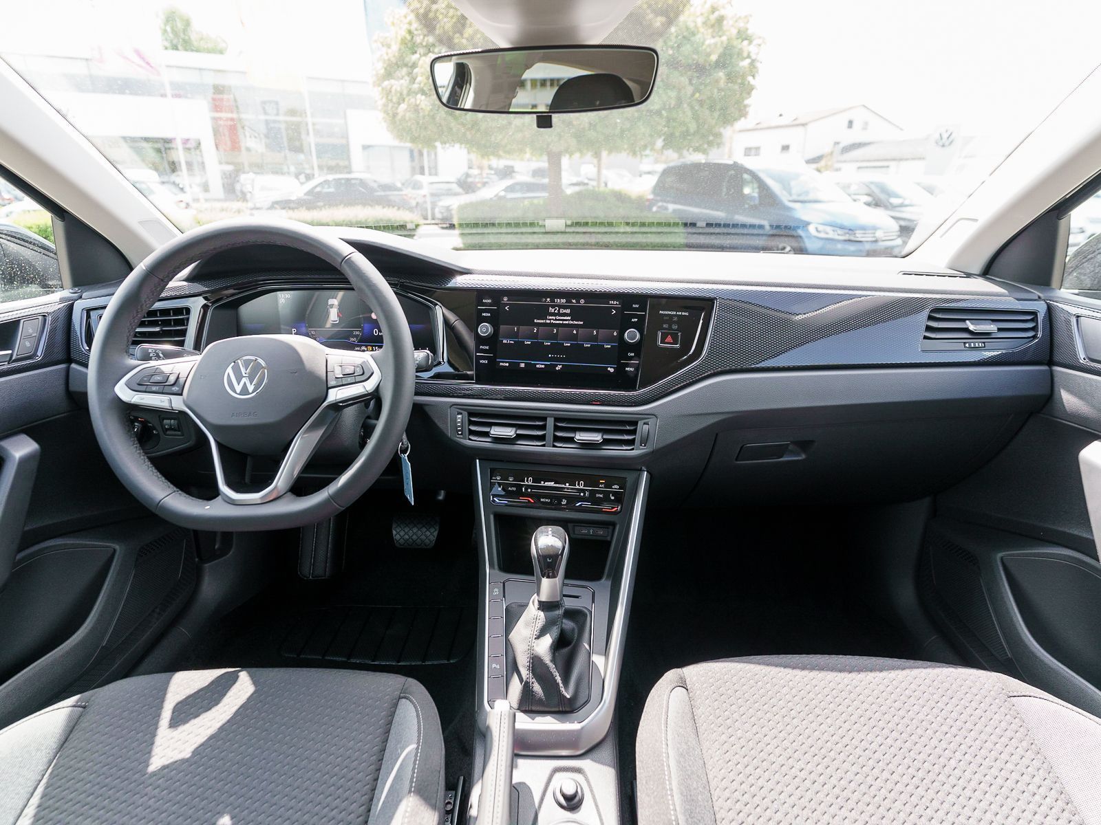 Fahrzeugabbildung Volkswagen Polo Life 1.0 TSI DSG LED RFK VC SHZ PDC v/h Alu