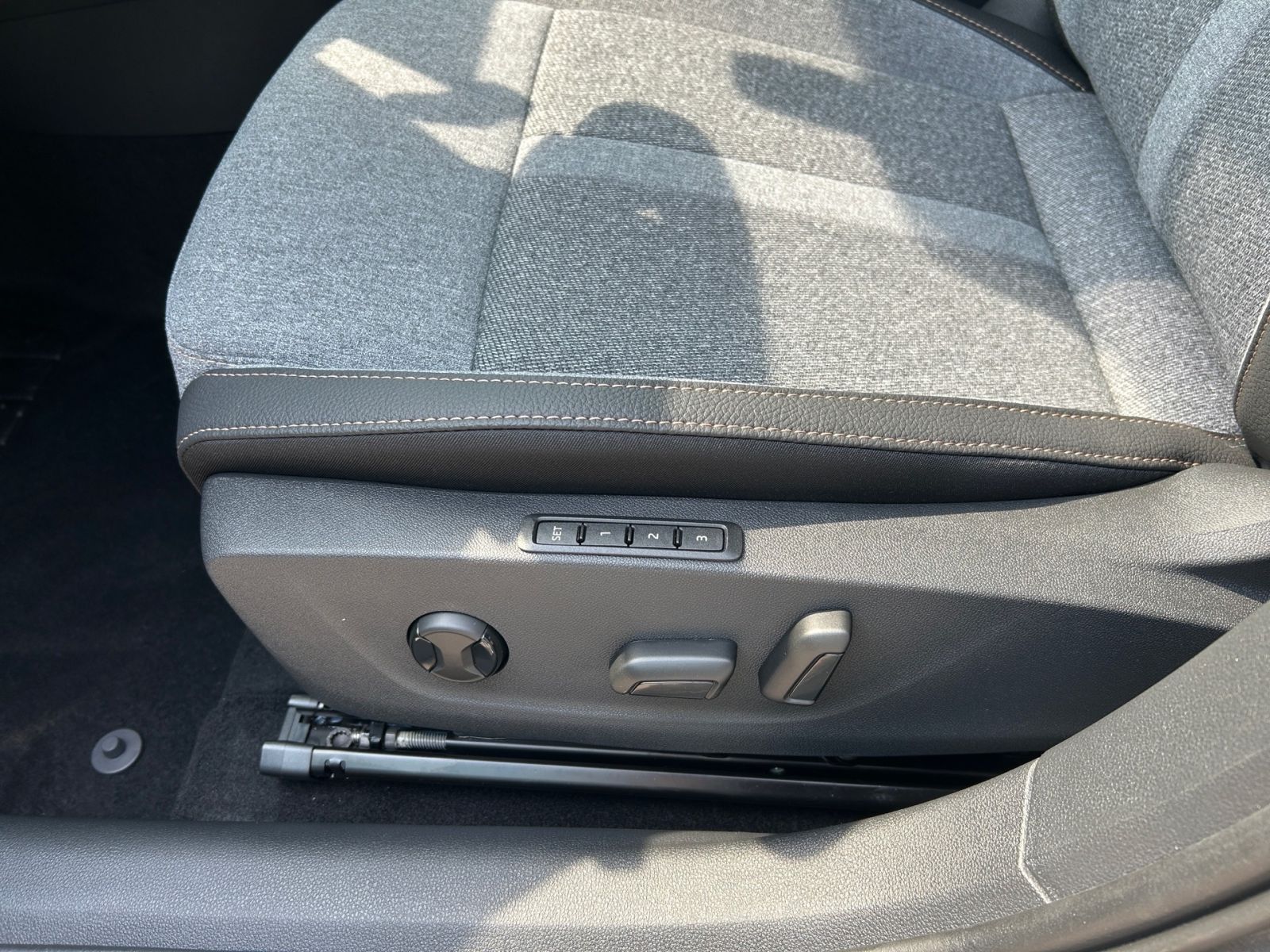 Fahrzeugabbildung SKODA Octavia Combi Tour 2,0TDI 150PS DSG 360° ACC AHK