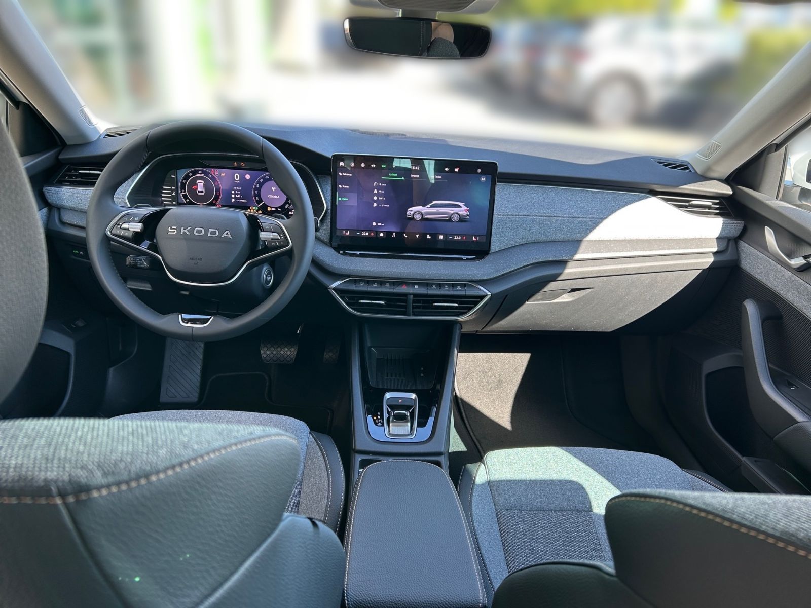 Fahrzeugabbildung SKODA Octavia Combi Tour 2,0 TDI 150PS DSG ACC SHZ AHK