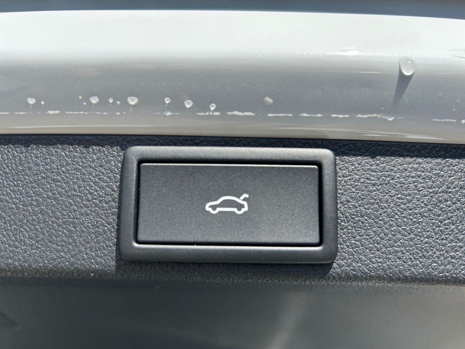 Fahrzeugabbildung SKODA Octavia Combi Tour 2,0 TDI 150PS DSG ACC SHZ AHK