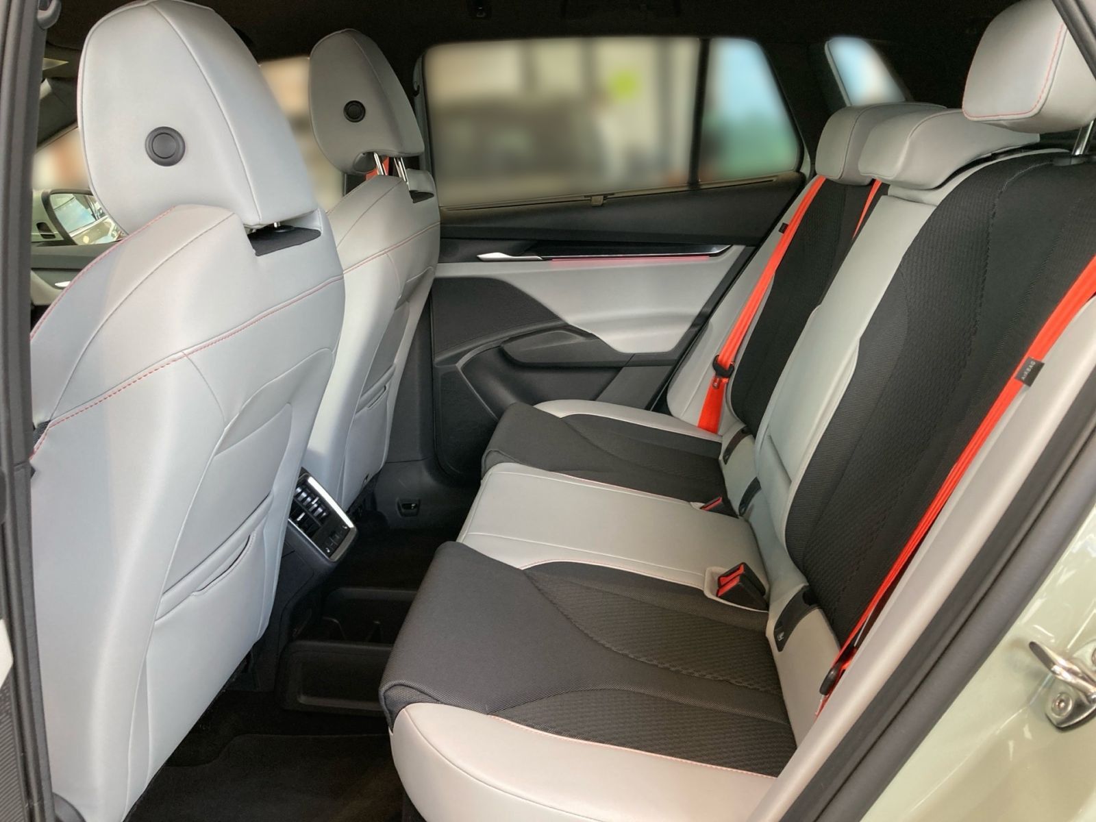 Fahrzeugabbildung SKODA Elroq 82kWh SHZ ACC Navi PDC Kamera 360° AHK