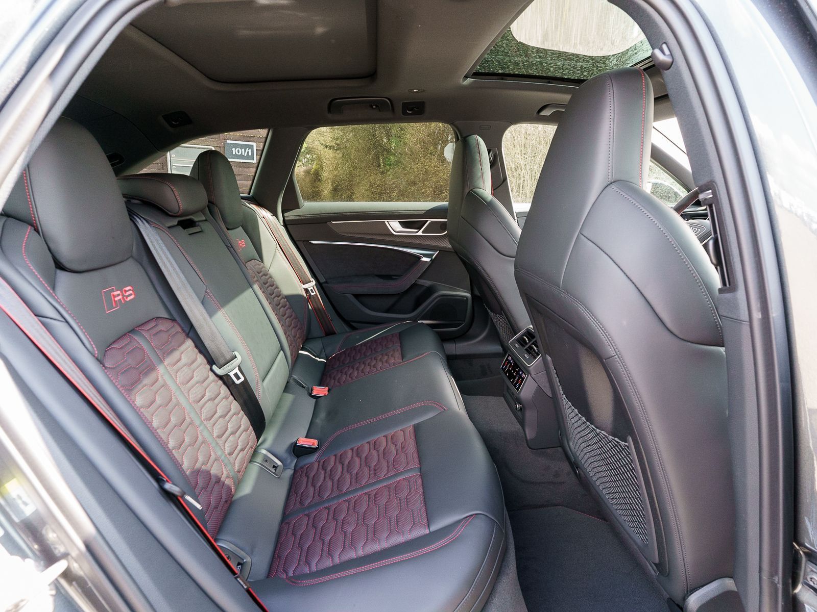 Fahrzeugabbildung Audi RS 6 Avant performance 463(630) kW( PS) tiptroni